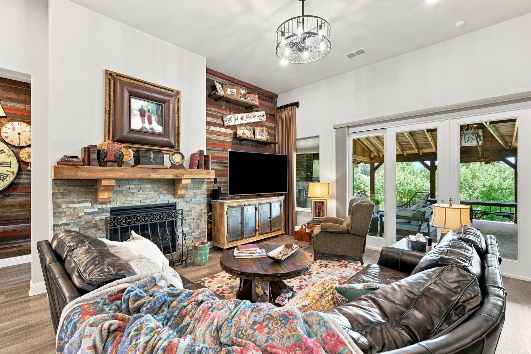 Single Family Residence For Sale in Rockwall County , 425 Emerson Drive, Rockwall, Texas 75087, 4 Bedroom, 5 Bathroom, 3 Garage spaces, 3,125 Sqft, built in 2018, mls#21315117, Real Estate Agent in Rockwall, Homes For Sale in Rockwall county, Homes For Sale in Rockwall, Realtor in Rockwall Texas, Real Estate Brokerage Independent Realty Texas, Luminita Cordes Realtor