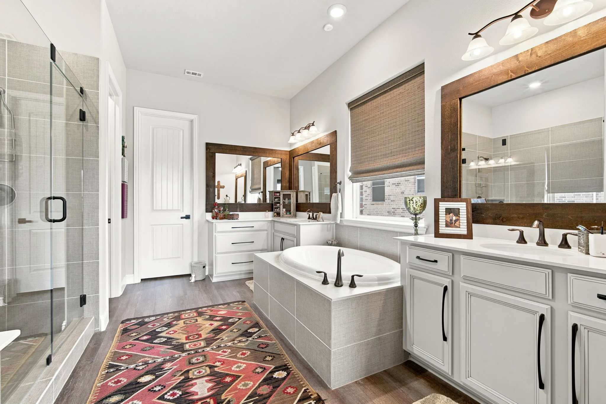 Single Family Residence For Sale in Rockwall County , 425 Emerson Drive, Rockwall, Texas 75087, 4 Bedroom, 5 Bathroom, 3 Garage spaces, 3,125 Sqft, built in 2018, mls#21315117, Real Estate Agent in Rockwall, Homes For Sale in Rockwall county, Homes For Sale in Rockwall, Realtor in Rockwall Texas, Real Estate Brokerage Independent Realty Texas, Luminita Cordes Realtor