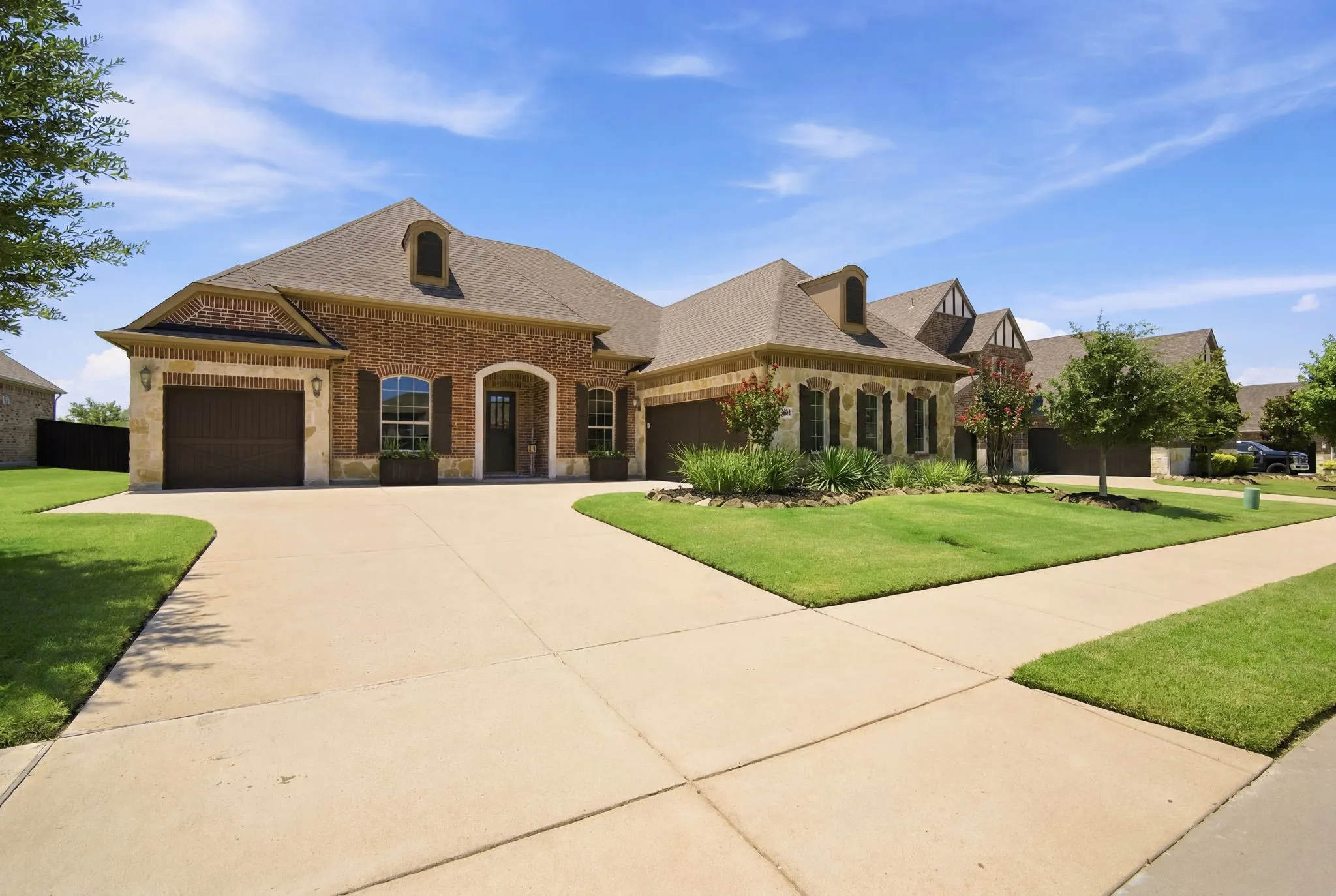 Single Family Residence For Sale in Rockwall County , 425 Emerson Drive, Rockwall, Texas 75087, 4 Bedroom, 5 Bathroom, 3 Garage spaces, 3,125 Sqft, built in 2018, mls#21315117, Real Estate Agent in Rockwall, Homes For Sale in Rockwall county, Homes For Sale in Rockwall, Realtor in Rockwall Texas, Real Estate Brokerage Independent Realty Texas, Luminita Cordes Realtor