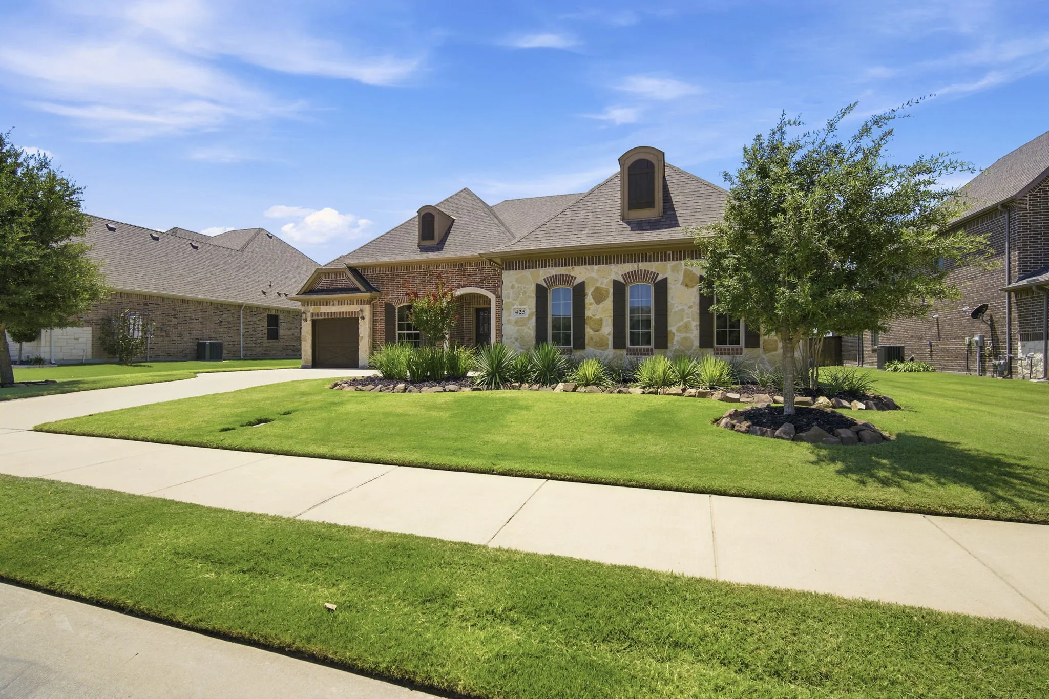 Single Family Residence For Sale in Rockwall County , 425 Emerson Drive, Rockwall, Texas 75087, 4 Bedroom, 5 Bathroom, 3 Garage spaces, 3,125 Sqft, built in 2018, mls#21315117, Real Estate Agent in Rockwall, Homes For Sale in Rockwall county, Homes For Sale in Rockwall, Realtor in Rockwall Texas, Real Estate Brokerage Independent Realty Texas, Luminita Cordes Realtor