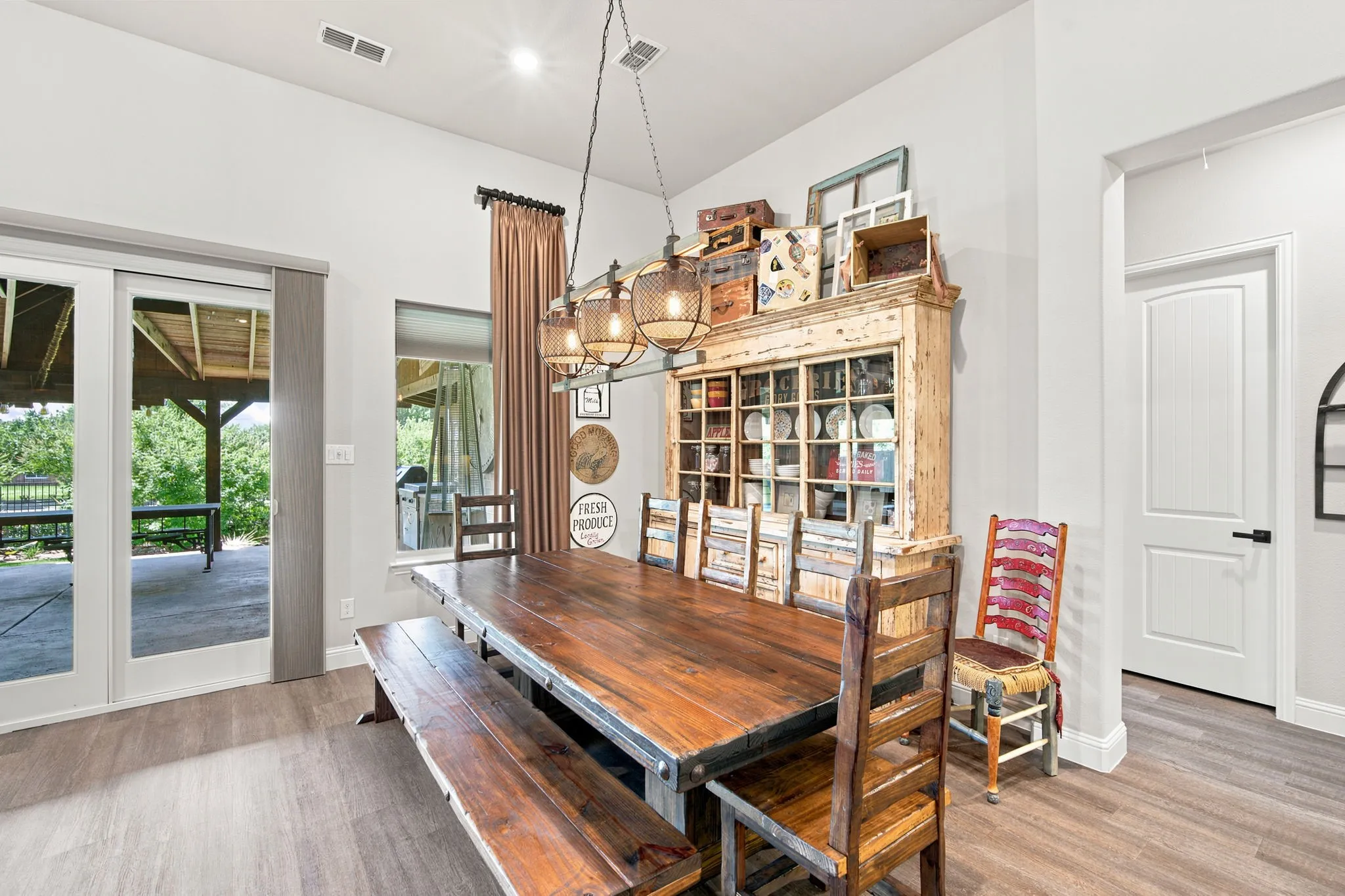 Single Family Residence For Sale in Rockwall County , 425 Emerson Drive, Rockwall, Texas 75087, 4 Bedroom, 5 Bathroom, 3 Garage spaces, 3,125 Sqft, built in 2018, mls#21315117, Real Estate Agent in Rockwall, Homes For Sale in Rockwall county, Homes For Sale in Rockwall, Realtor in Rockwall Texas, Real Estate Brokerage Independent Realty Texas, Luminita Cordes Realtor