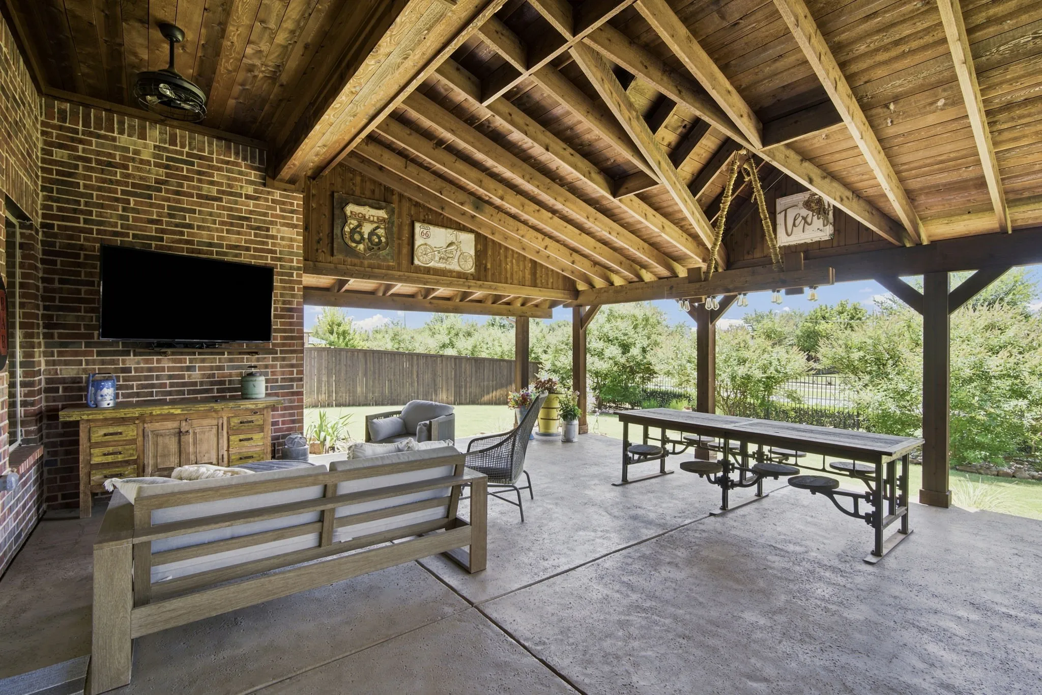 Single Family Residence For Sale in Rockwall County , 425 Emerson Drive, Rockwall, Texas 75087, 4 Bedroom, 5 Bathroom, 3 Garage spaces, 3,125 Sqft, built in 2018, mls#21315117, Real Estate Agent in Rockwall, Homes For Sale in Rockwall county, Homes For Sale in Rockwall, Realtor in Rockwall Texas, Real Estate Brokerage Independent Realty Texas, Luminita Cordes Realtor