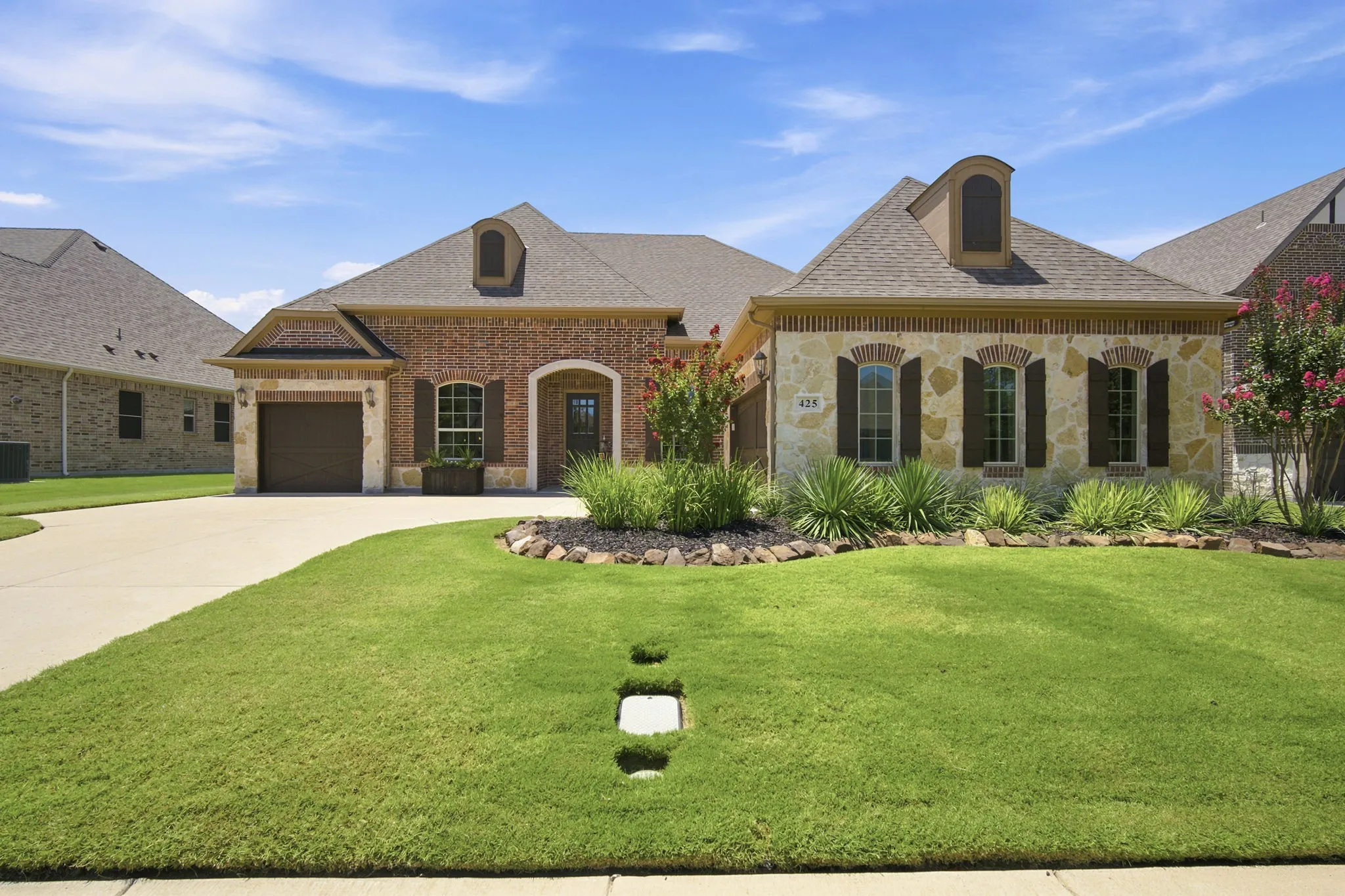 Single Family Residence For Sale in Rockwall County , 425 Emerson Drive, Rockwall, Texas 75087, 4 Bedroom, 5 Bathroom, 3 Garage spaces, 3,125 Sqft, built in 2018, mls#21315117, Real Estate Agent in Rockwall, Homes For Sale in Rockwall county, Homes For Sale in Rockwall, Realtor in Rockwall Texas, Real Estate Brokerage Independent Realty Texas, Luminita Cordes Realtor