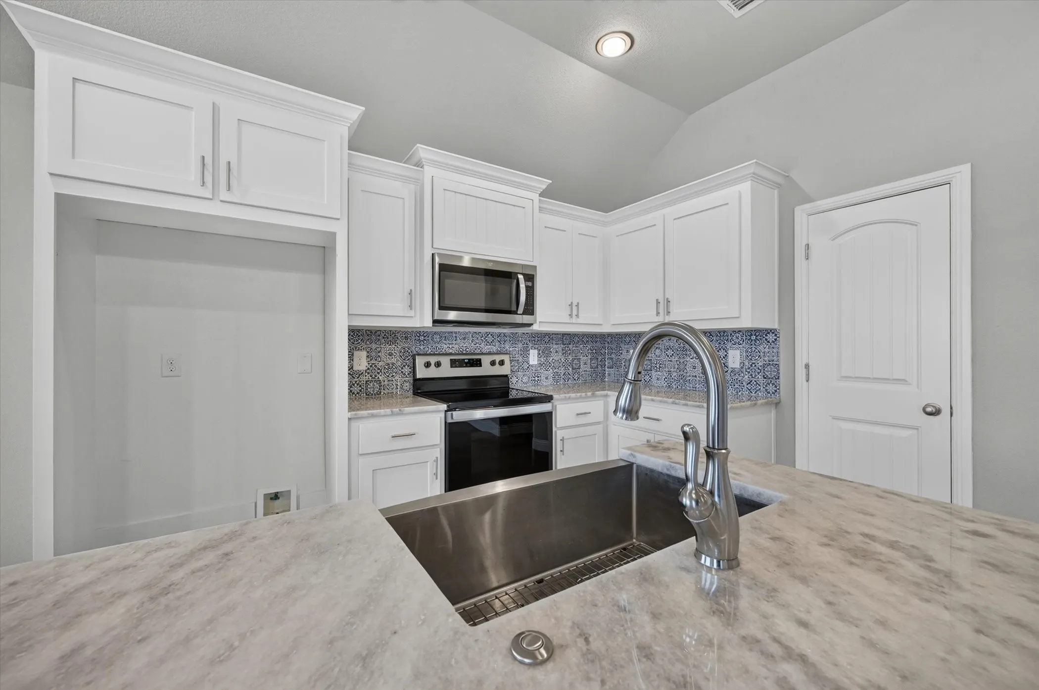 Single Family Residence For Sale in Johnson County , 218 Rees Avenue, Godley, Texas 76044, 3 Bedroom, 2 Bathroom, 2 Garage spaces, 1,760 Sqft, built in 2020, mls#21316652, Real Estate Agent in Godley, Homes For Sale in Johnson county, Homes For Sale in Godley, Realtor in Godley Texas, Real Estate Brokerage Independent Realty Texas, Luminita Cordes Realtor