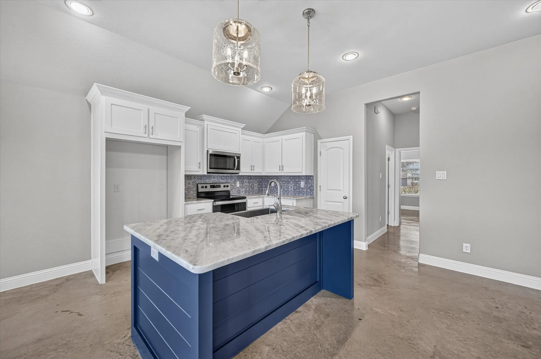 Single Family Residence For Sale in Johnson County , 218 Rees Avenue, Godley, Texas 76044, 3 Bedroom, 2 Bathroom, 2 Garage spaces, 1,760 Sqft, built in 2020, mls#21316652, Real Estate Agent in Godley, Homes For Sale in Johnson county, Homes For Sale in Godley, Realtor in Godley Texas, Real Estate Brokerage Independent Realty Texas, Luminita Cordes Realtor