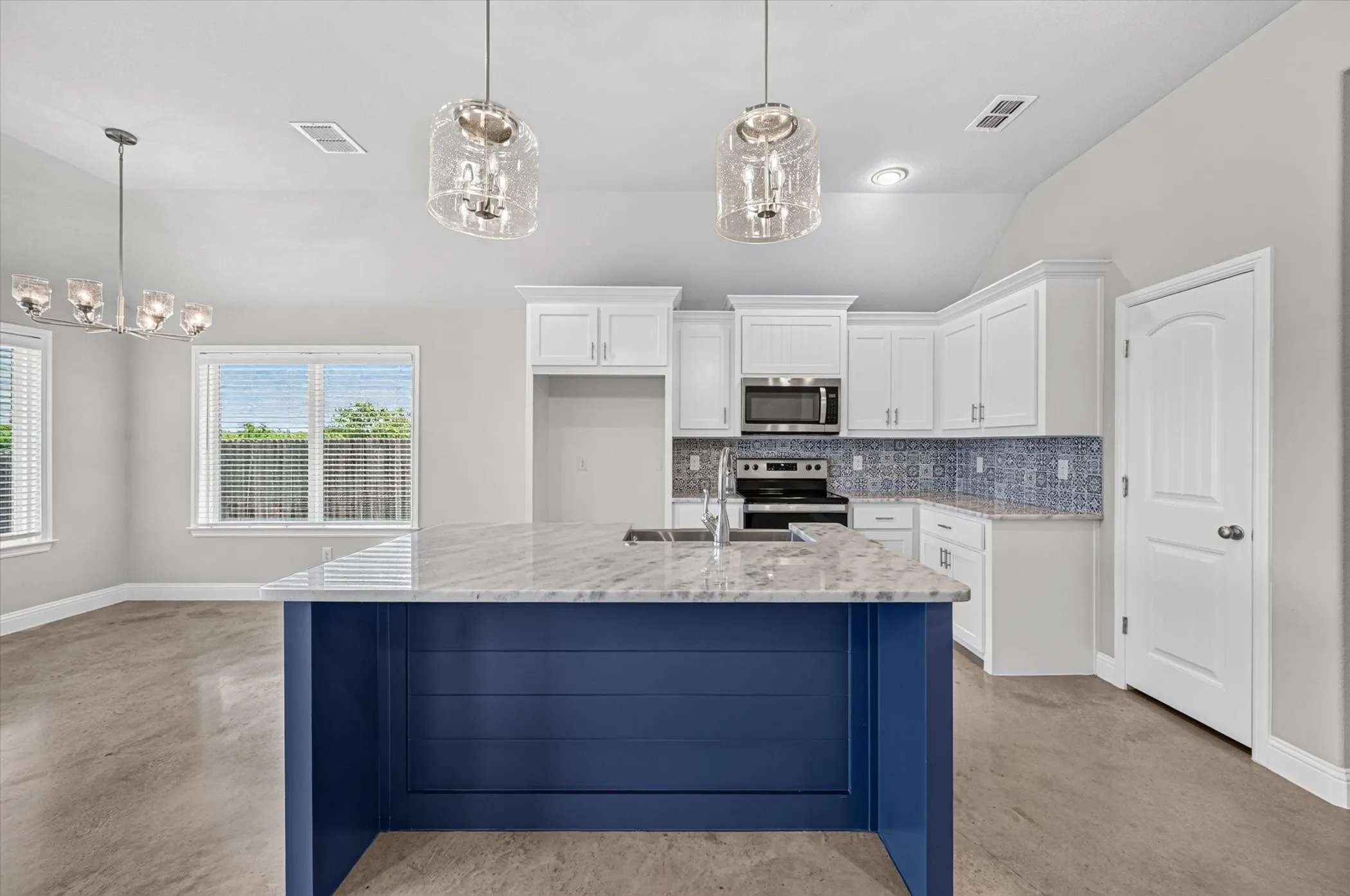 Single Family Residence For Sale in Johnson County , 218 Rees Avenue, Godley, Texas 76044, 3 Bedroom, 2 Bathroom, 2 Garage spaces, 1,760 Sqft, built in 2020, mls#21316652, Real Estate Agent in Godley, Homes For Sale in Johnson county, Homes For Sale in Godley, Realtor in Godley Texas, Real Estate Brokerage Independent Realty Texas, Luminita Cordes Realtor