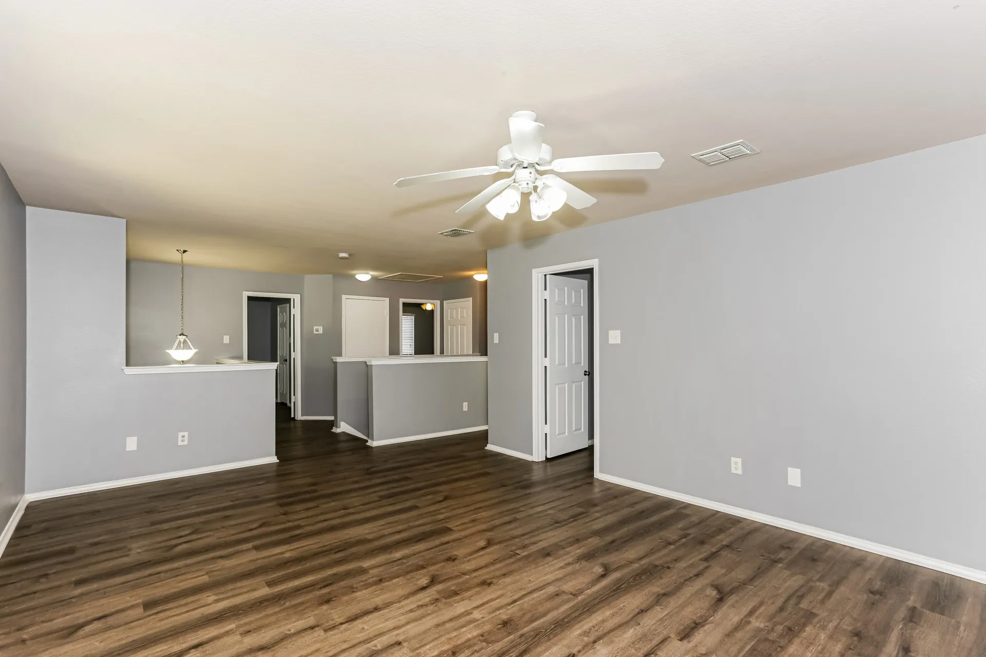 Single Family Residence For Sale in Tarrant County , 9233 Monument Court, Fort Worth, Texas 76244, 4 Bedroom, 3 Bathroom, 2 Garage spaces, 2,708 Sqft, built in 2005, mls#21310999, Real Estate Agent in Fort Worth, Homes For Sale in Tarrant county, Homes For Sale in Fort Worth, Realtor in Fort Worth Texas, Real Estate Brokerage Independent Realty Texas, Luminita Cordes Realtor
