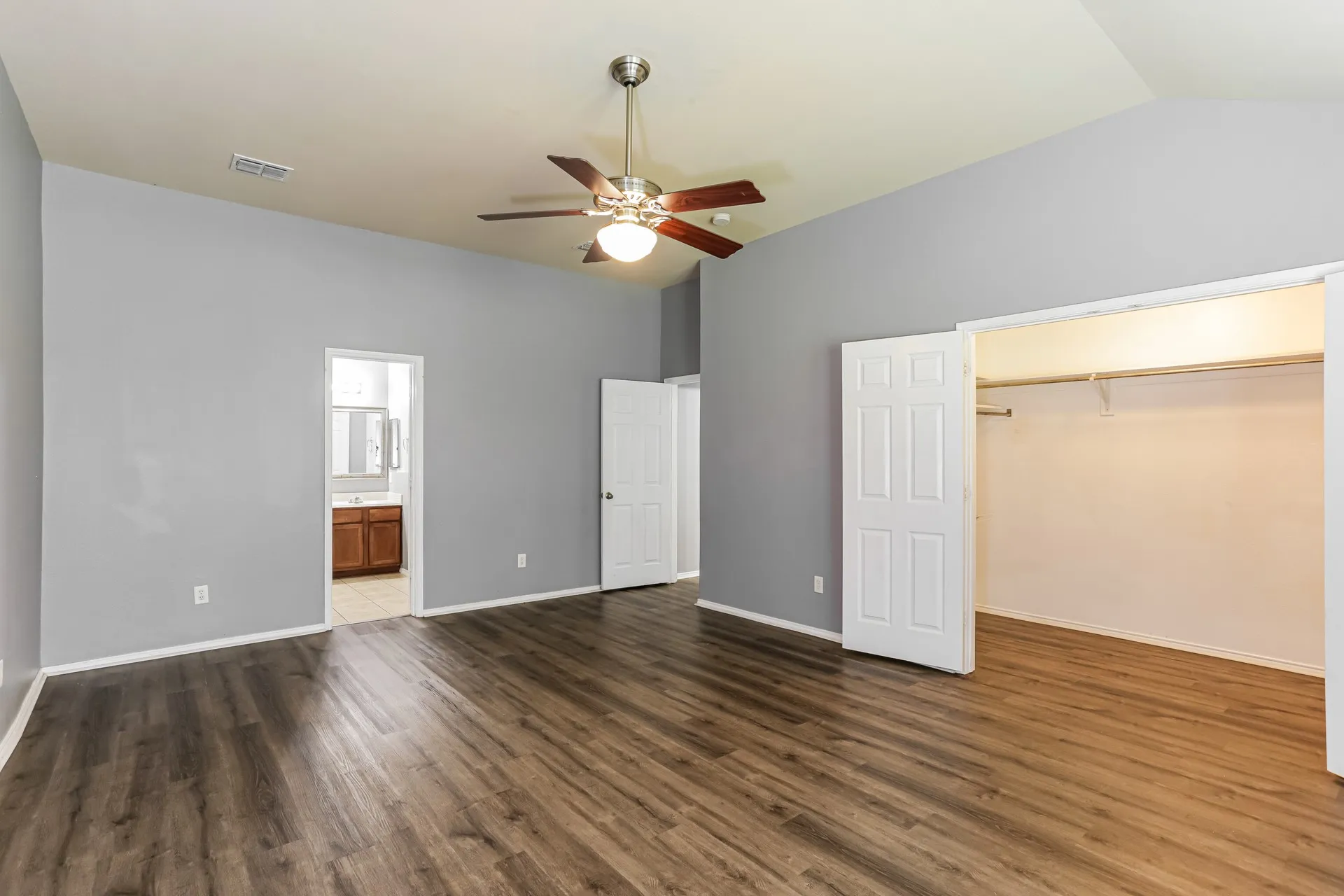Single Family Residence For Sale in Tarrant County , 9233 Monument Court, Fort Worth, Texas 76244, 4 Bedroom, 3 Bathroom, 2 Garage spaces, 2,708 Sqft, built in 2005, mls#21310999, Real Estate Agent in Fort Worth, Homes For Sale in Tarrant county, Homes For Sale in Fort Worth, Realtor in Fort Worth Texas, Real Estate Brokerage Independent Realty Texas, Luminita Cordes Realtor