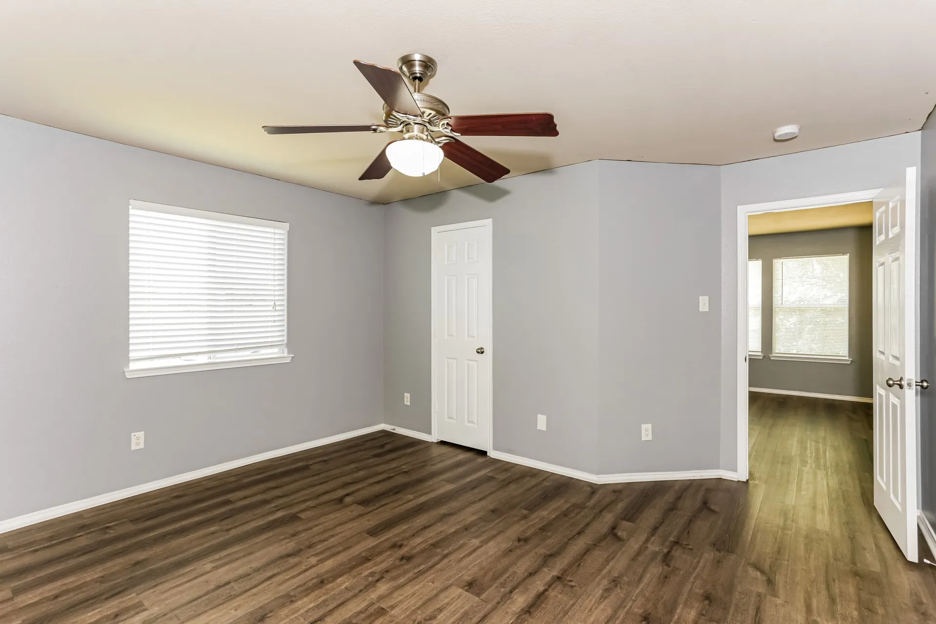 Single Family Residence For Sale in Tarrant County , 9233 Monument Court, Fort Worth, Texas 76244, 4 Bedroom, 3 Bathroom, 2 Garage spaces, 2,708 Sqft, built in 2005, mls#21310999, Real Estate Agent in Fort Worth, Homes For Sale in Tarrant county, Homes For Sale in Fort Worth, Realtor in Fort Worth Texas, Real Estate Brokerage Independent Realty Texas, Luminita Cordes Realtor