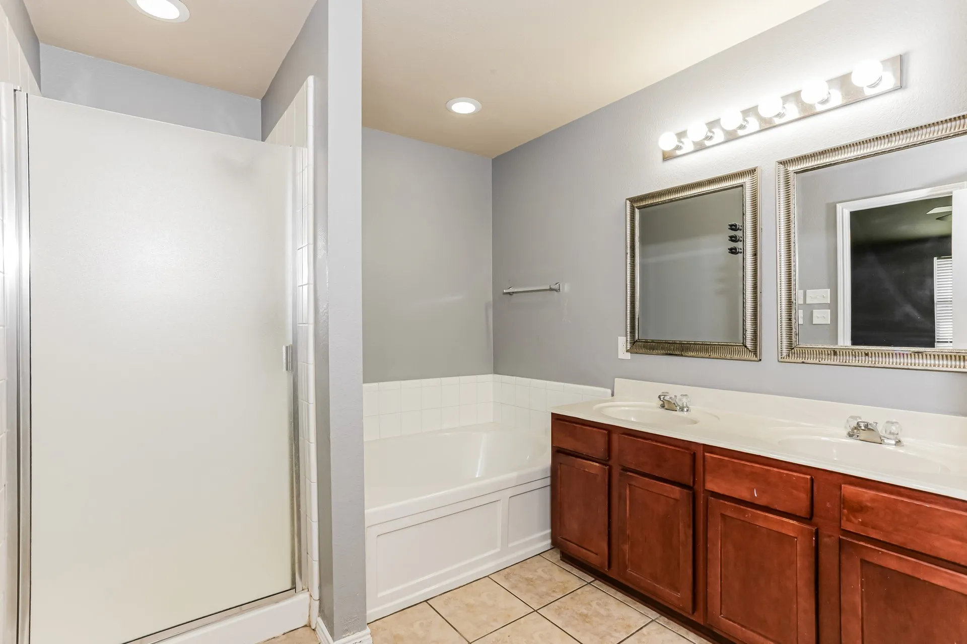 Single Family Residence For Sale in Tarrant County , 9233 Monument Court, Fort Worth, Texas 76244, 4 Bedroom, 3 Bathroom, 2 Garage spaces, 2,708 Sqft, built in 2005, mls#21310999, Real Estate Agent in Fort Worth, Homes For Sale in Tarrant county, Homes For Sale in Fort Worth, Realtor in Fort Worth Texas, Real Estate Brokerage Independent Realty Texas, Luminita Cordes Realtor