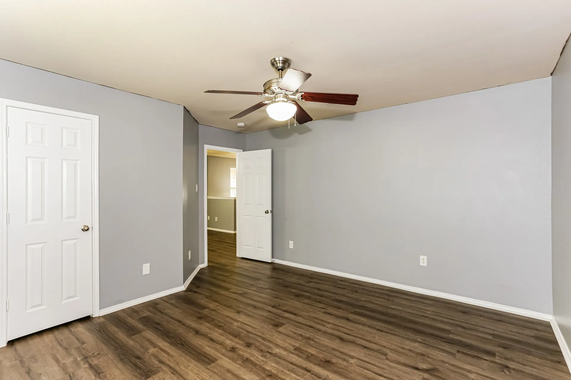 Single Family Residence For Sale in Tarrant County , 9233 Monument Court, Fort Worth, Texas 76244, 4 Bedroom, 3 Bathroom, 2 Garage spaces, 2,708 Sqft, built in 2005, mls#21310999, Real Estate Agent in Fort Worth, Homes For Sale in Tarrant county, Homes For Sale in Fort Worth, Realtor in Fort Worth Texas, Real Estate Brokerage Independent Realty Texas, Luminita Cordes Realtor