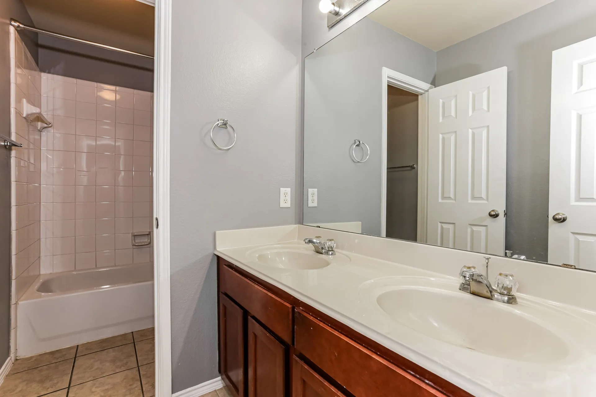 Single Family Residence For Sale in Tarrant County , 9233 Monument Court, Fort Worth, Texas 76244, 4 Bedroom, 3 Bathroom, 2 Garage spaces, 2,708 Sqft, built in 2005, mls#21310999, Real Estate Agent in Fort Worth, Homes For Sale in Tarrant county, Homes For Sale in Fort Worth, Realtor in Fort Worth Texas, Real Estate Brokerage Independent Realty Texas, Luminita Cordes Realtor