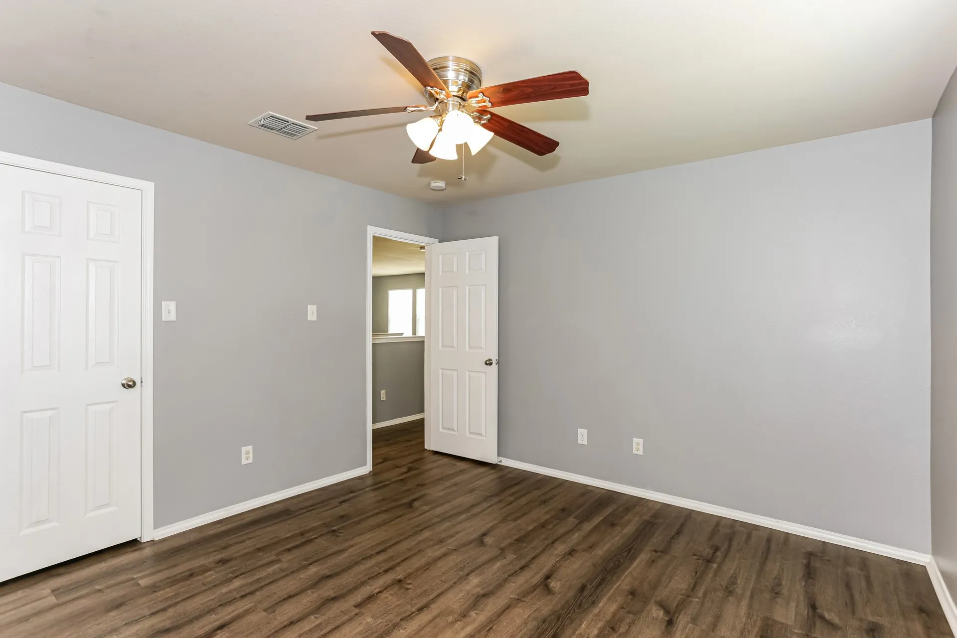 Single Family Residence For Sale in Tarrant County , 9233 Monument Court, Fort Worth, Texas 76244, 4 Bedroom, 3 Bathroom, 2 Garage spaces, 2,708 Sqft, built in 2005, mls#21310999, Real Estate Agent in Fort Worth, Homes For Sale in Tarrant county, Homes For Sale in Fort Worth, Realtor in Fort Worth Texas, Real Estate Brokerage Independent Realty Texas, Luminita Cordes Realtor