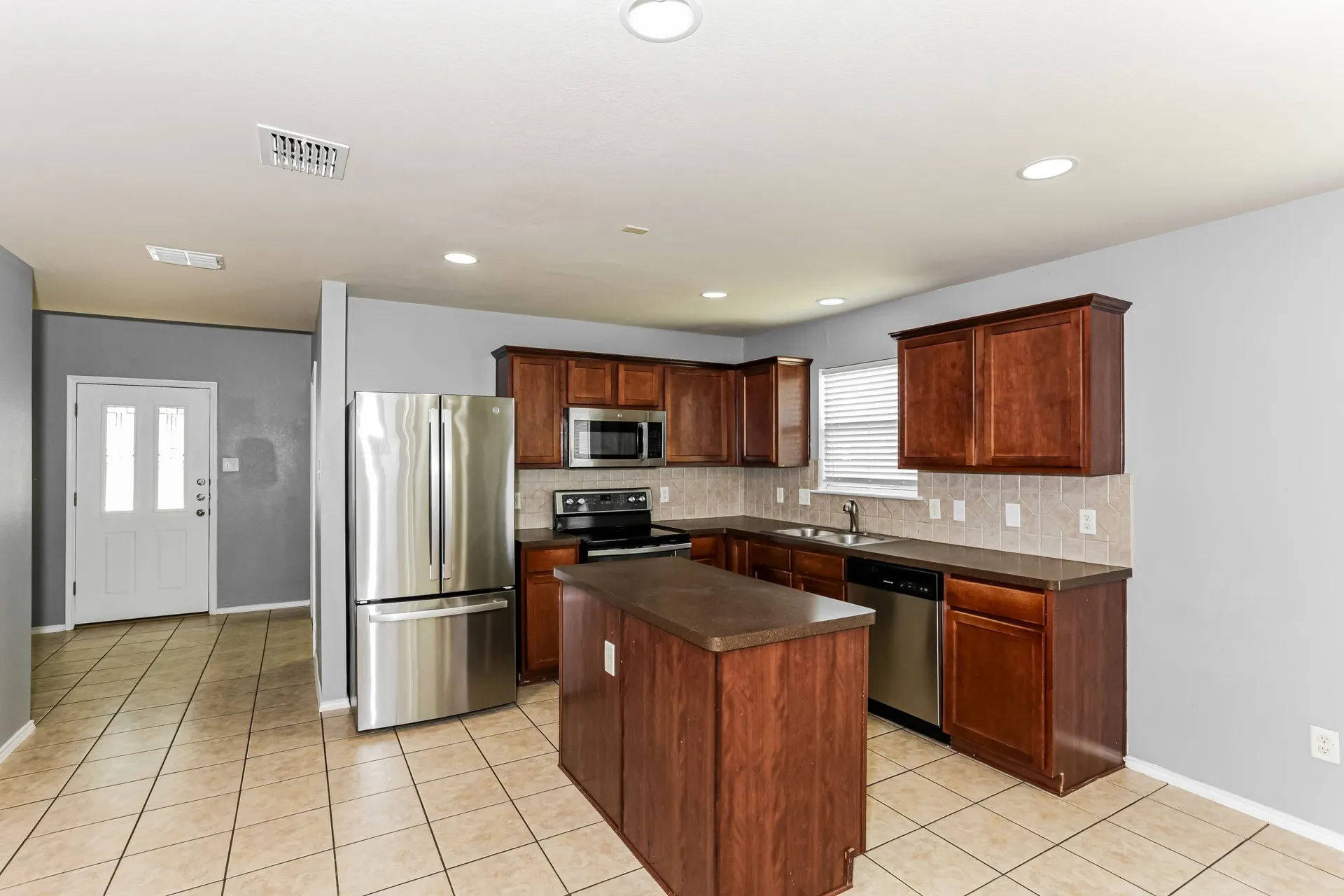 Single Family Residence For Sale in Tarrant County , 9233 Monument Court, Fort Worth, Texas 76244, 4 Bedroom, 3 Bathroom, 2 Garage spaces, 2,708 Sqft, built in 2005, mls#21310999, Real Estate Agent in Fort Worth, Homes For Sale in Tarrant county, Homes For Sale in Fort Worth, Realtor in Fort Worth Texas, Real Estate Brokerage Independent Realty Texas, Luminita Cordes Realtor