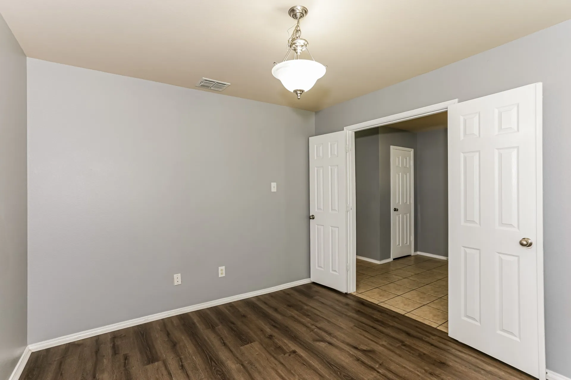 Single Family Residence For Sale in Tarrant County , 9233 Monument Court, Fort Worth, Texas 76244, 4 Bedroom, 3 Bathroom, 2 Garage spaces, 2,708 Sqft, built in 2005, mls#21310999, Real Estate Agent in Fort Worth, Homes For Sale in Tarrant county, Homes For Sale in Fort Worth, Realtor in Fort Worth Texas, Real Estate Brokerage Independent Realty Texas, Luminita Cordes Realtor