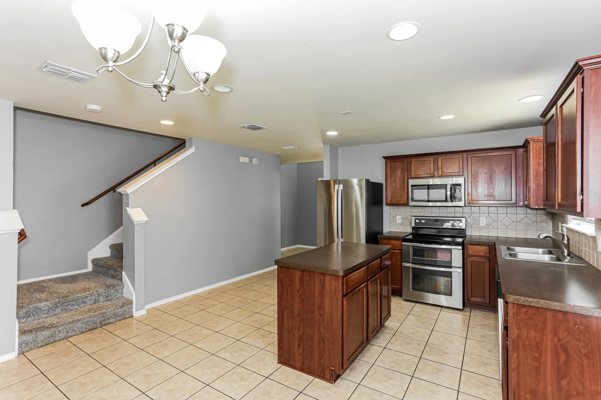 Single Family Residence For Sale in Tarrant County , 9233 Monument Court, Fort Worth, Texas 76244, 4 Bedroom, 3 Bathroom, 2 Garage spaces, 2,708 Sqft, built in 2005, mls#21310999, Real Estate Agent in Fort Worth, Homes For Sale in Tarrant county, Homes For Sale in Fort Worth, Realtor in Fort Worth Texas, Real Estate Brokerage Independent Realty Texas, Luminita Cordes Realtor