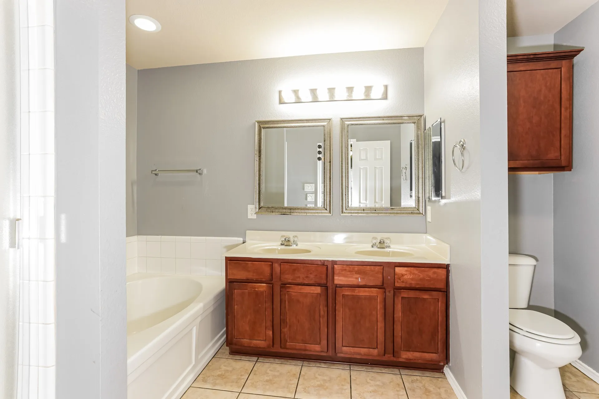 Single Family Residence For Sale in Tarrant County , 9233 Monument Court, Fort Worth, Texas 76244, 4 Bedroom, 3 Bathroom, 2 Garage spaces, 2,708 Sqft, built in 2005, mls#21310999, Real Estate Agent in Fort Worth, Homes For Sale in Tarrant county, Homes For Sale in Fort Worth, Realtor in Fort Worth Texas, Real Estate Brokerage Independent Realty Texas, Luminita Cordes Realtor