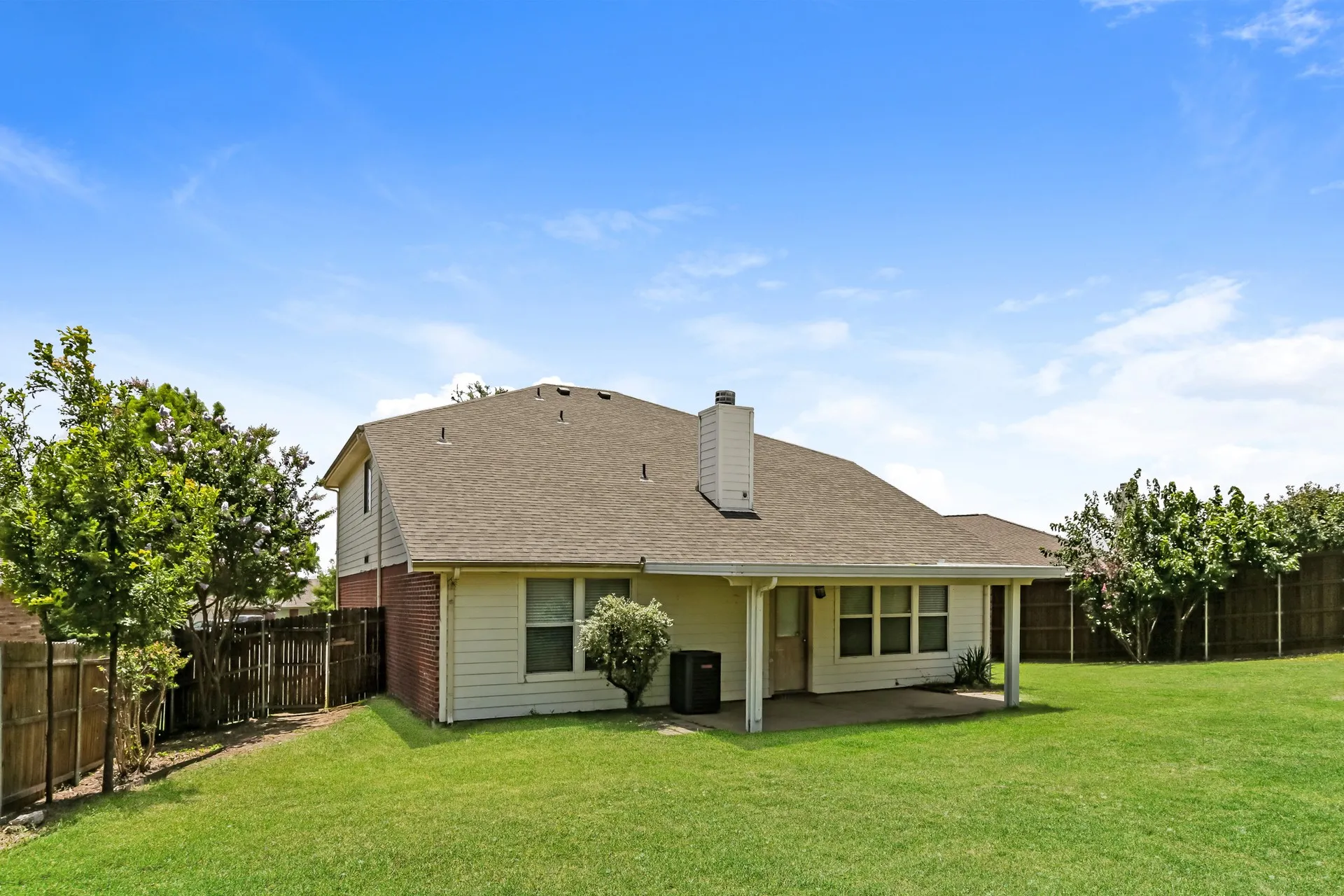 Single Family Residence For Sale in Tarrant County , 9233 Monument Court, Fort Worth, Texas 76244, 4 Bedroom, 3 Bathroom, 2 Garage spaces, 2,708 Sqft, built in 2005, mls#21310999, Real Estate Agent in Fort Worth, Homes For Sale in Tarrant county, Homes For Sale in Fort Worth, Realtor in Fort Worth Texas, Real Estate Brokerage Independent Realty Texas, Luminita Cordes Realtor