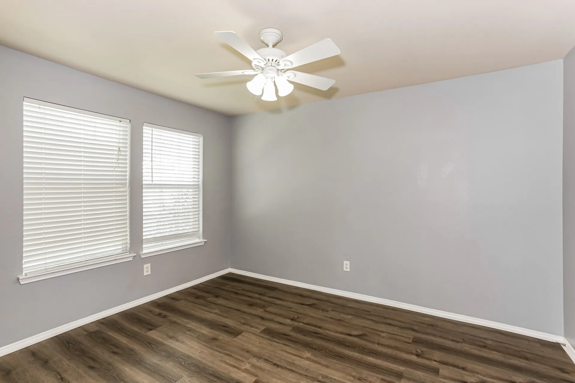Single Family Residence For Sale in Tarrant County , 9233 Monument Court, Fort Worth, Texas 76244, 4 Bedroom, 3 Bathroom, 2 Garage spaces, 2,708 Sqft, built in 2005, mls#21310999, Real Estate Agent in Fort Worth, Homes For Sale in Tarrant county, Homes For Sale in Fort Worth, Realtor in Fort Worth Texas, Real Estate Brokerage Independent Realty Texas, Luminita Cordes Realtor