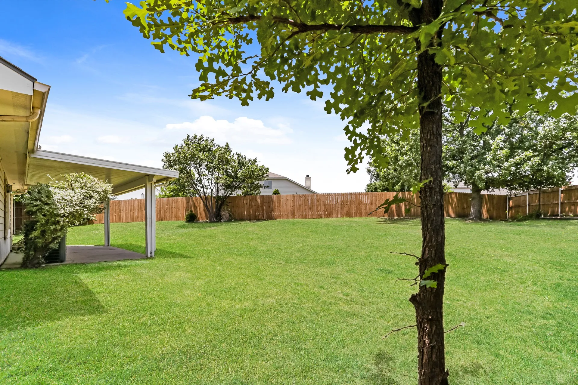 Single Family Residence For Sale in Tarrant County , 9233 Monument Court, Fort Worth, Texas 76244, 4 Bedroom, 3 Bathroom, 2 Garage spaces, 2,708 Sqft, built in 2005, mls#21310999, Real Estate Agent in Fort Worth, Homes For Sale in Tarrant county, Homes For Sale in Fort Worth, Realtor in Fort Worth Texas, Real Estate Brokerage Independent Realty Texas, Luminita Cordes Realtor
