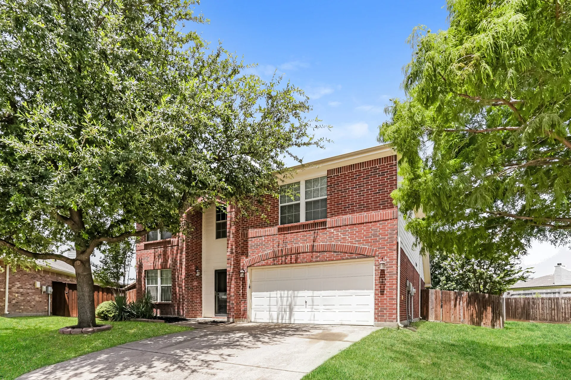 Single Family Residence For Sale in Tarrant County , 9233 Monument Court, Fort Worth, Texas 76244, 4 Bedroom, 3 Bathroom, 2 Garage spaces, 2,708 Sqft, built in 2005, mls#21310999, Real Estate Agent in Fort Worth, Homes For Sale in Tarrant county, Homes For Sale in Fort Worth, Realtor in Fort Worth Texas, Real Estate Brokerage Independent Realty Texas, Luminita Cordes Realtor
