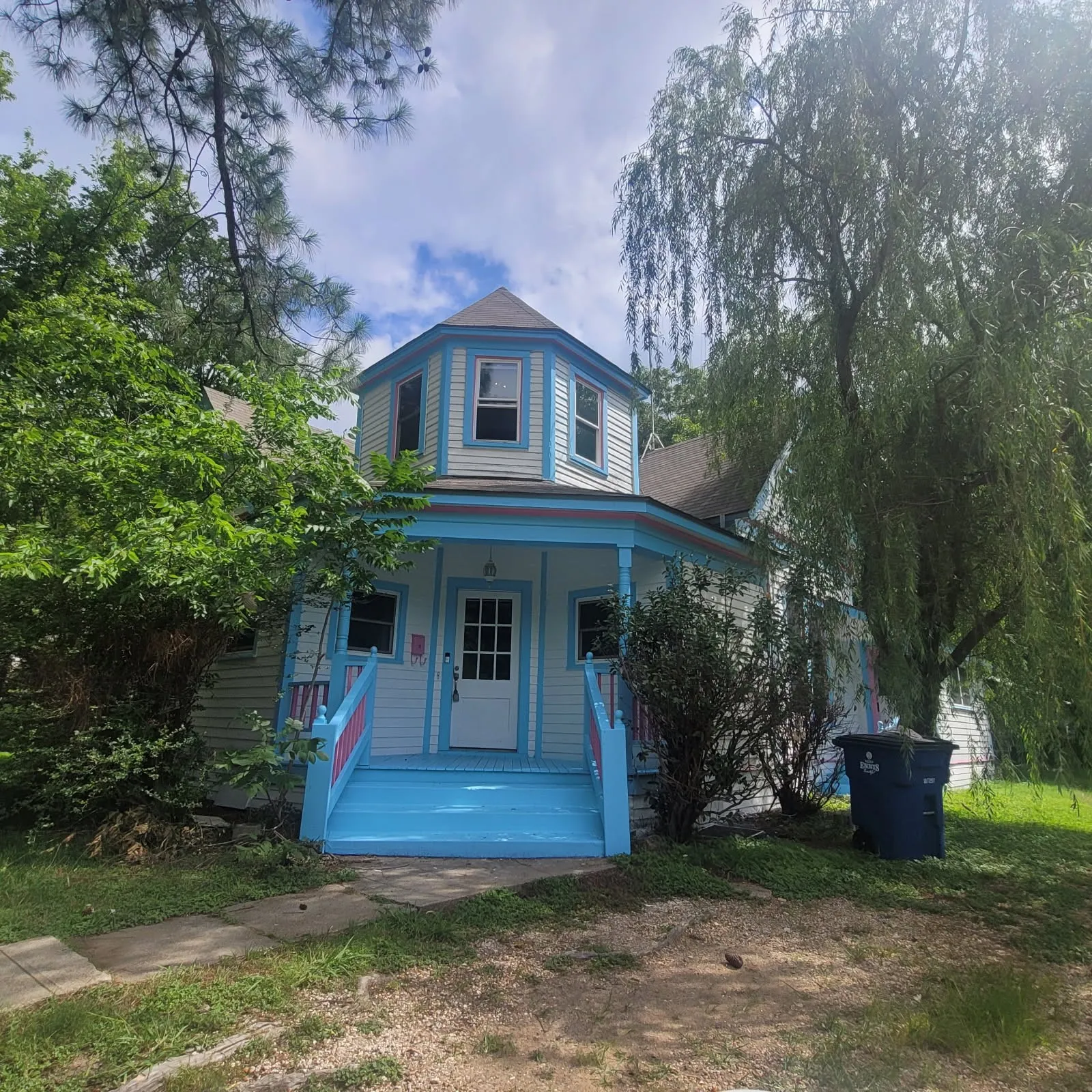 Single Family Residence For Sale in Ellis County , 700 N Dallas Street, Ennis, Texas 75119, 4 Bedroom, 3 Bathroom, Garage spaces, 1,797 Sqft, built in 1900, mls#21318404, Real Estate Agent in Ennis, Homes For Sale in Ellis county, Homes For Sale in Ennis, Realtor in Ennis Texas, Real Estate Brokerage Independent Realty Texas, Luminita Cordes Realtor