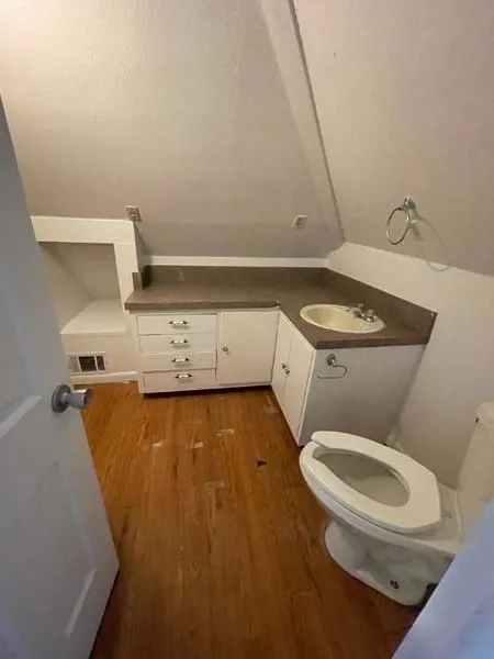 Single Family Residence For Sale in Ellis County , 700 N Dallas Street, Ennis, Texas 75119, 4 Bedroom, 3 Bathroom, Garage spaces, 1,797 Sqft, built in 1900, mls#21318404, Real Estate Agent in Ennis, Homes For Sale in Ellis county, Homes For Sale in Ennis, Realtor in Ennis Texas, Real Estate Brokerage Independent Realty Texas, Luminita Cordes Realtor