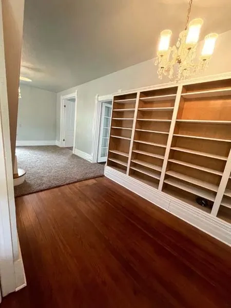 Single Family Residence For Sale in Ellis County , 700 N Dallas Street, Ennis, Texas 75119, 4 Bedroom, 3 Bathroom, Garage spaces, 1,797 Sqft, built in 1900, mls#21318404, Real Estate Agent in Ennis, Homes For Sale in Ellis county, Homes For Sale in Ennis, Realtor in Ennis Texas, Real Estate Brokerage Independent Realty Texas, Luminita Cordes Realtor