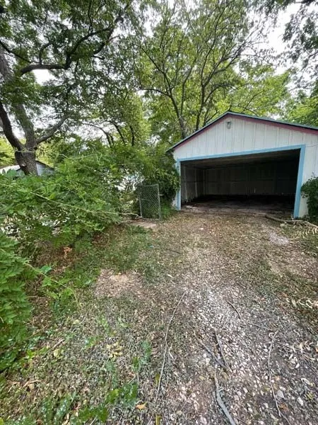 Single Family Residence For Sale in Ellis County , 700 N Dallas Street, Ennis, Texas 75119, 4 Bedroom, 3 Bathroom, Garage spaces, 1,797 Sqft, built in 1900, mls#21318404, Real Estate Agent in Ennis, Homes For Sale in Ellis county, Homes For Sale in Ennis, Realtor in Ennis Texas, Real Estate Brokerage Independent Realty Texas, Luminita Cordes Realtor