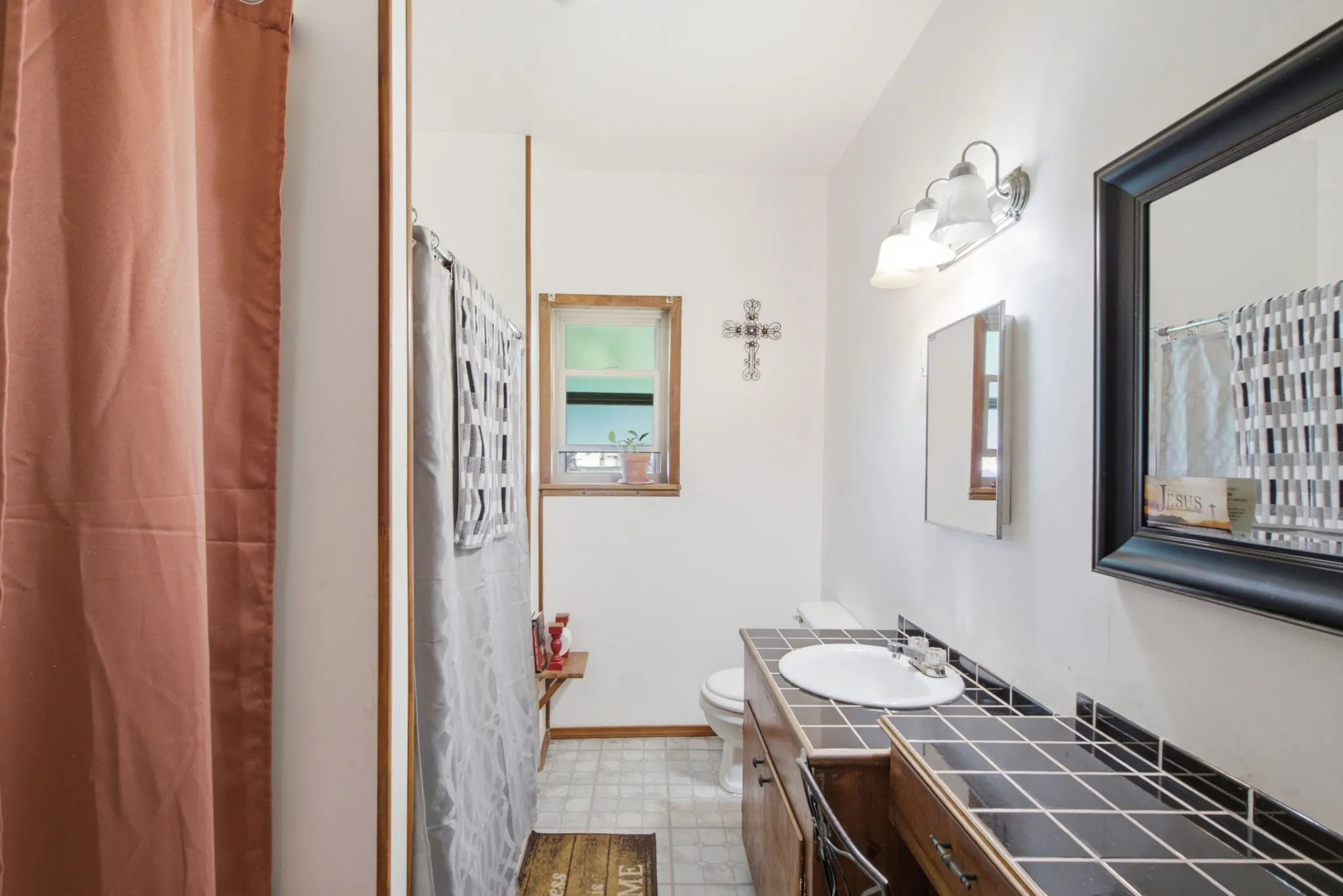 Single Family Residence For Sale in Comanche County , 324 W Ross Avenue, De Leon, Texas 76444, 2 Bedroom, 2 Bathroom, 2 Garage spaces, 2,084 Sqft, built in 1920, mls#21316777, Real Estate Agent in De Leon, Homes For Sale in Comanche county, Homes For Sale in De Leon, Realtor in De Leon Texas, Real Estate Brokerage Independent Realty Texas, Luminita Cordes Realtor