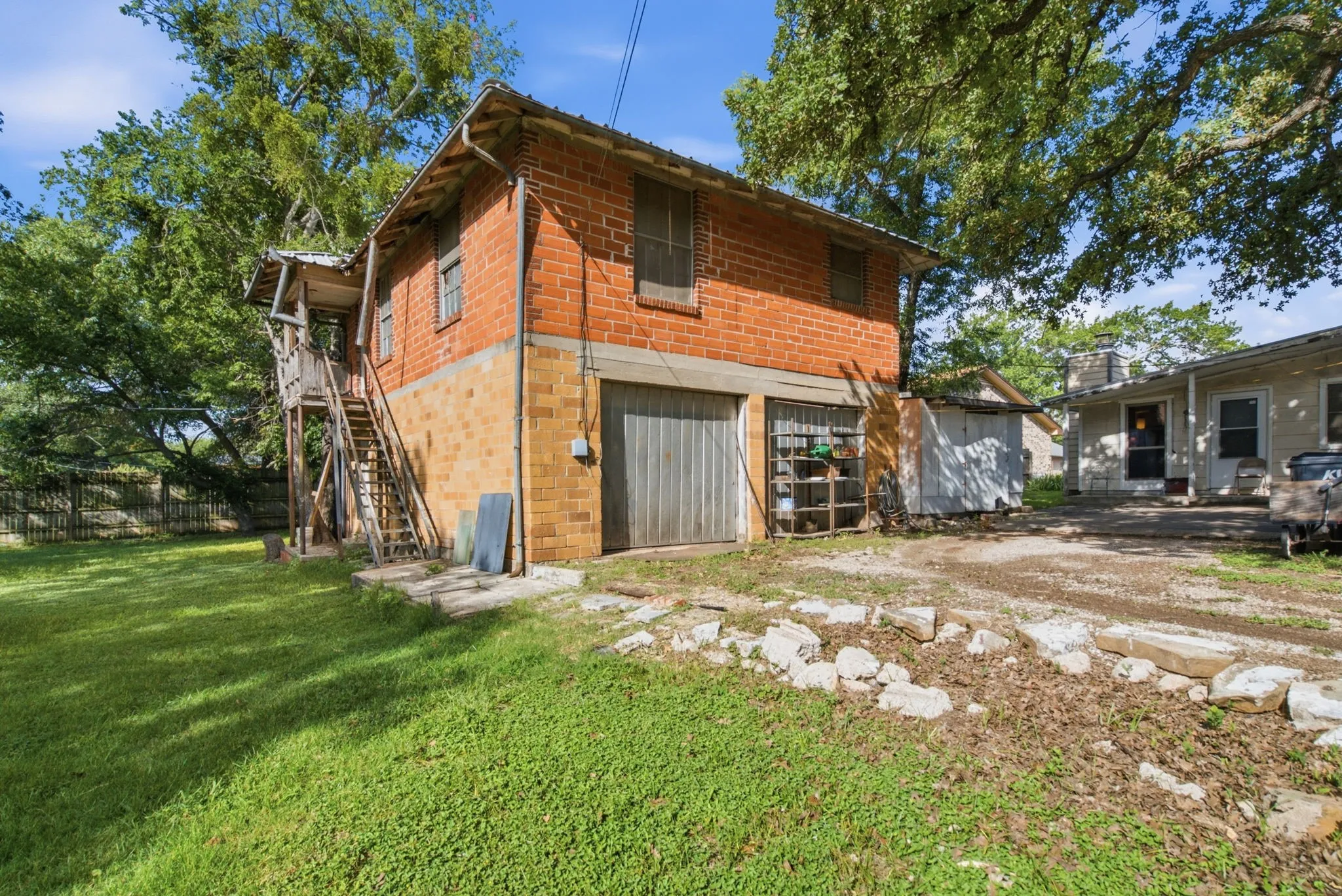 Single Family Residence For Sale in Comanche County , 324 W Ross Avenue, De Leon, Texas 76444, 2 Bedroom, 2 Bathroom, 2 Garage spaces, 2,084 Sqft, built in 1920, mls#21316777, Real Estate Agent in De Leon, Homes For Sale in Comanche county, Homes For Sale in De Leon, Realtor in De Leon Texas, Real Estate Brokerage Independent Realty Texas, Luminita Cordes Realtor