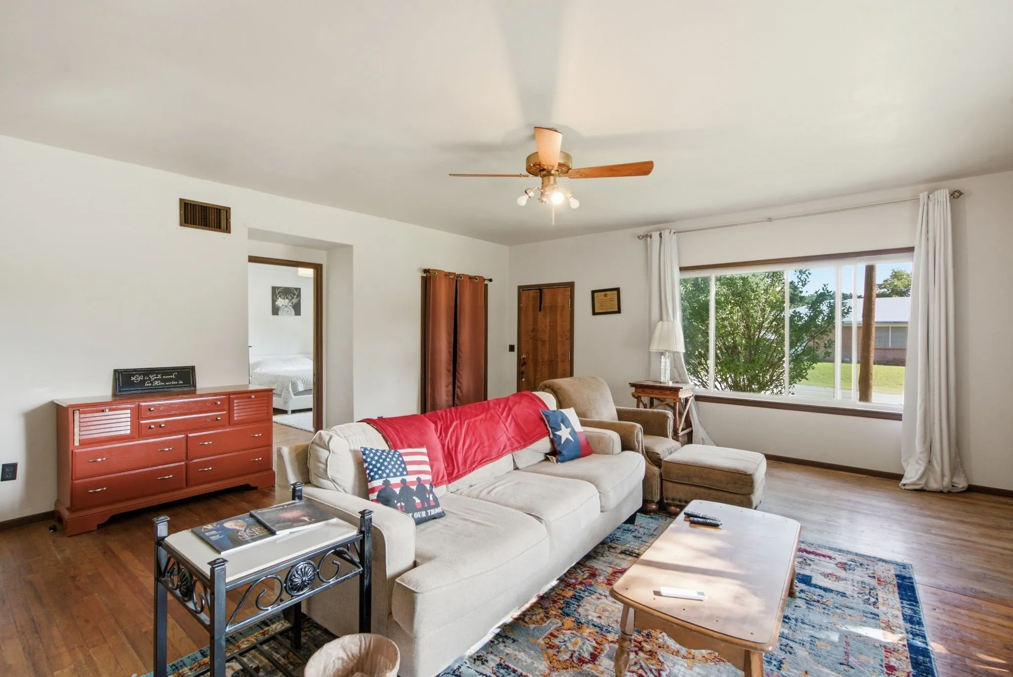 Single Family Residence For Sale in Comanche County , 324 W Ross Avenue, De Leon, Texas 76444, 2 Bedroom, 2 Bathroom, 2 Garage spaces, 2,084 Sqft, built in 1920, mls#21316777, Real Estate Agent in De Leon, Homes For Sale in Comanche county, Homes For Sale in De Leon, Realtor in De Leon Texas, Real Estate Brokerage Independent Realty Texas, Luminita Cordes Realtor