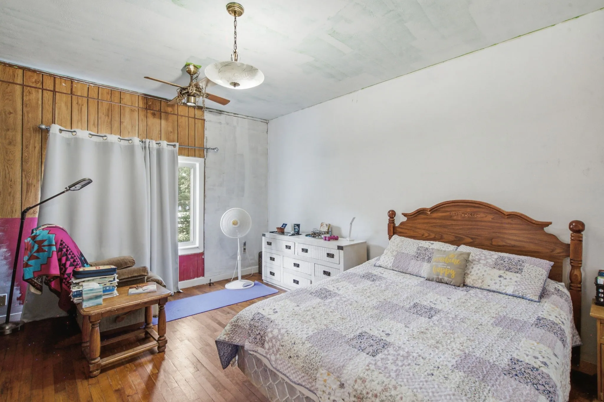 Single Family Residence For Sale in Comanche County , 324 W Ross Avenue, De Leon, Texas 76444, 2 Bedroom, 2 Bathroom, 2 Garage spaces, 2,084 Sqft, built in 1920, mls#21316777, Real Estate Agent in De Leon, Homes For Sale in Comanche county, Homes For Sale in De Leon, Realtor in De Leon Texas, Real Estate Brokerage Independent Realty Texas, Luminita Cordes Realtor