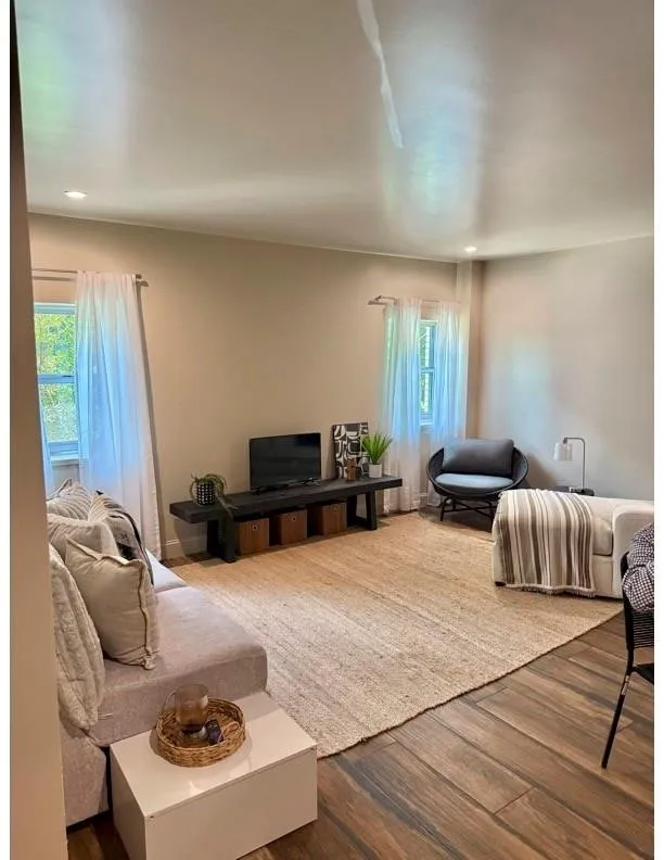 Condominium For Sale in Dallas County , 6211 W Northwest Highway G224, Dallas, Texas 75225, 1 Bedroom, 1 Bathroom, 1 Garage spaces, 721 Sqft, built in 1966, mls#21318371, Real Estate Agent in Dallas, Homes For Sale in Dallas county, Homes For Sale in Dallas, Realtor in Dallas Texas, Real Estate Brokerage Independent Realty Texas, Luminita Cordes Realtor