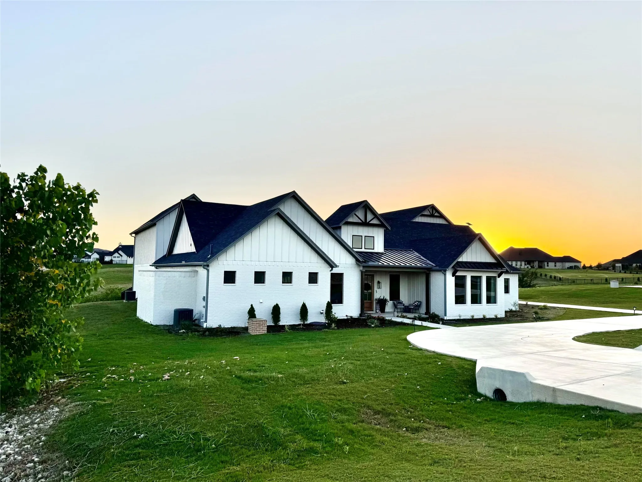 Single Family Residence For Sale in Tarrant County , 12301 Bella Sera Drive, Fort Worth, Texas 76126, 5 Bedroom, 6 Bathroom, 4 Garage spaces, 6,330 Sqft, built in 2023, mls#21318414, Real Estate Agent in Fort Worth, Homes For Sale in Tarrant county, Homes For Sale in Fort Worth, Realtor in Fort Worth Texas, Real Estate Brokerage Independent Realty Texas, Luminita Cordes Realtor