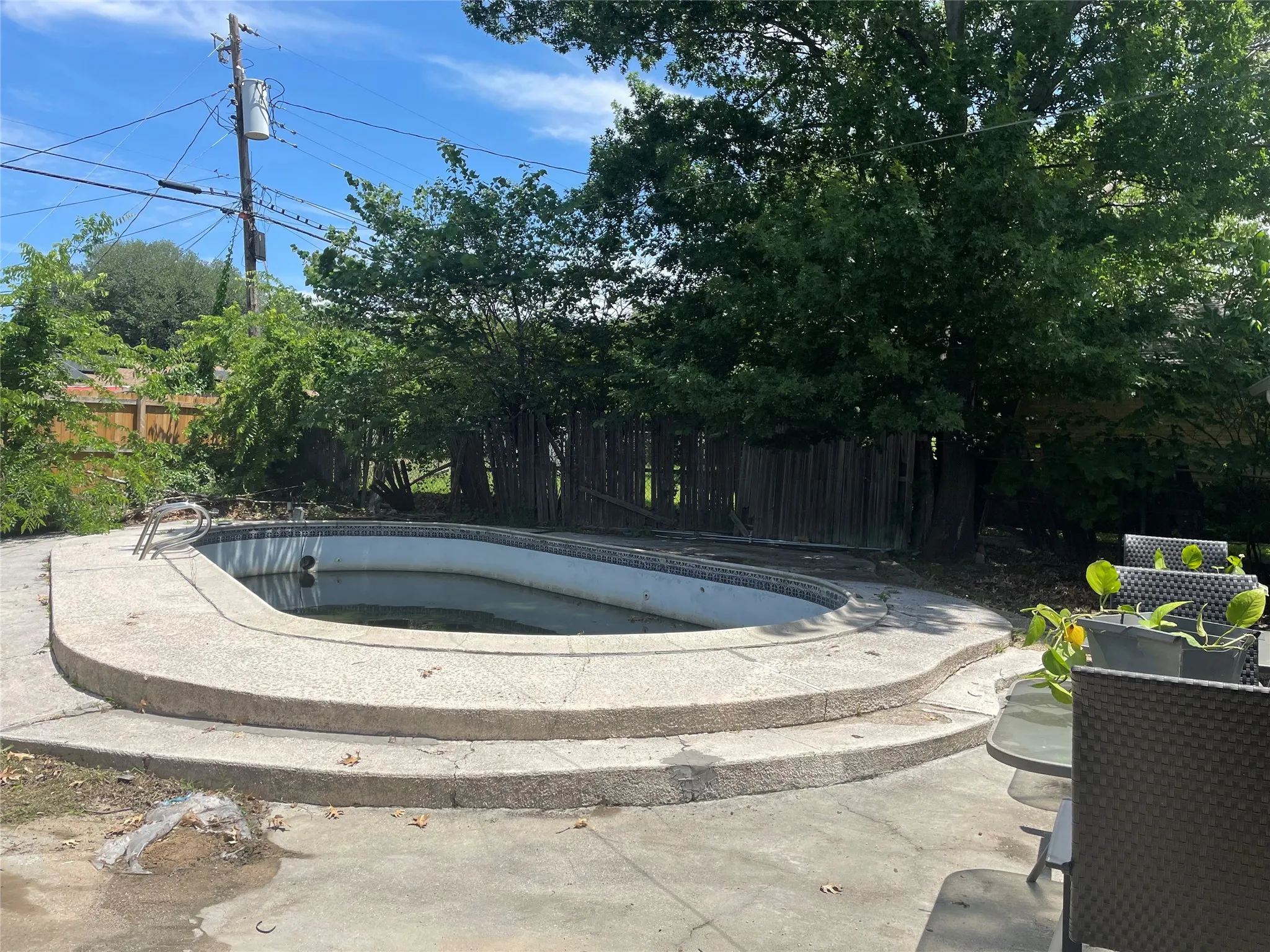 Single Family Residence For Sale in Tarrant County , 236 Hallbrook Drive, Fort Worth, Texas 76134, 3 Bedroom, 2 Bathroom, 2 Garage spaces, 1,851 Sqft, built in 1961, mls#21309955, Real Estate Agent in Fort Worth, Homes For Sale in Tarrant county, Homes For Sale in Fort Worth, Realtor in Fort Worth Texas, Real Estate Brokerage Independent Realty Texas, Luminita Cordes Realtor