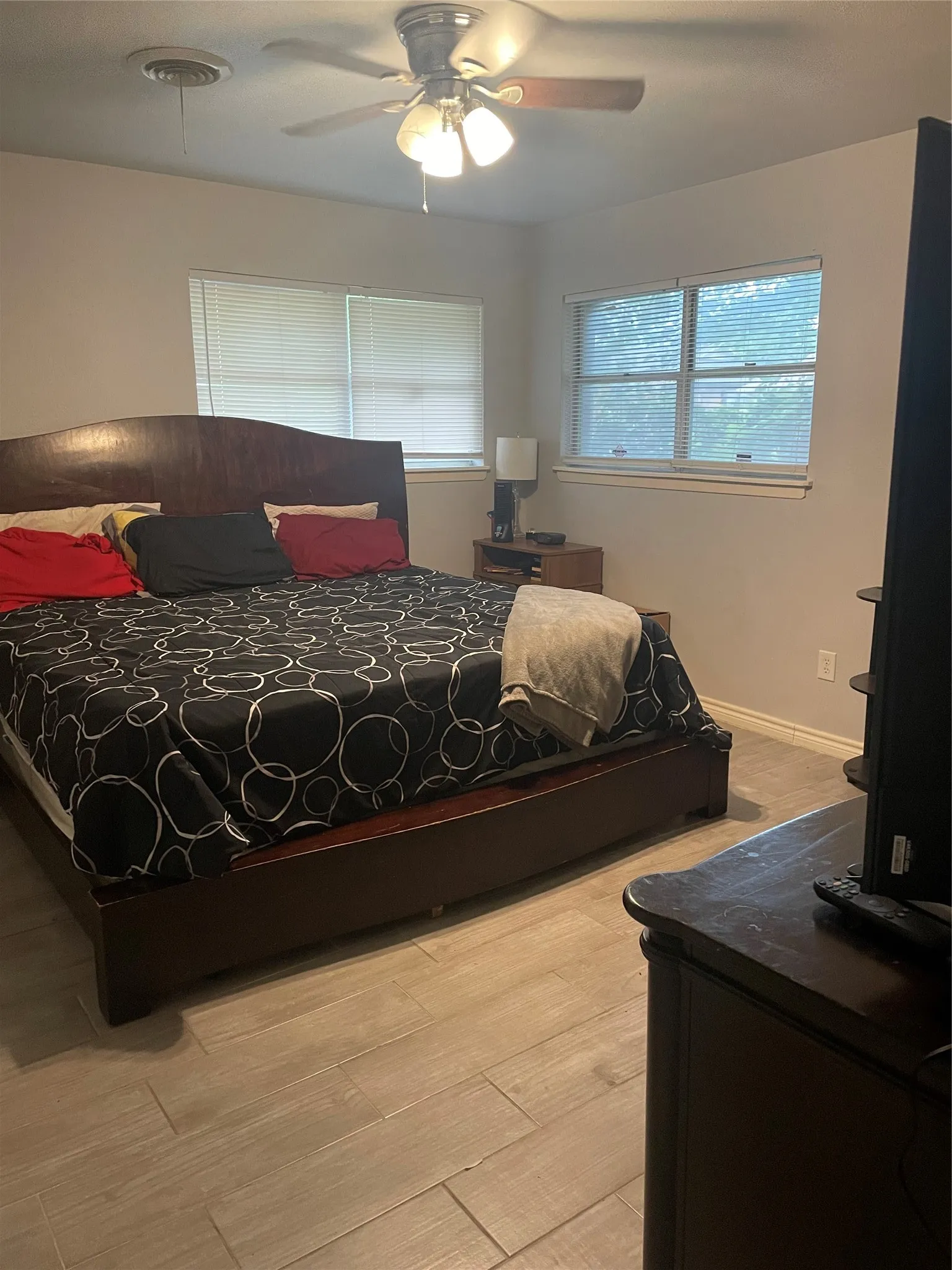 Single Family Residence For Sale in Tarrant County , 236 Hallbrook Drive, Fort Worth, Texas 76134, 3 Bedroom, 2 Bathroom, 2 Garage spaces, 1,851 Sqft, built in 1961, mls#21309955, Real Estate Agent in Fort Worth, Homes For Sale in Tarrant county, Homes For Sale in Fort Worth, Realtor in Fort Worth Texas, Real Estate Brokerage Independent Realty Texas, Luminita Cordes Realtor