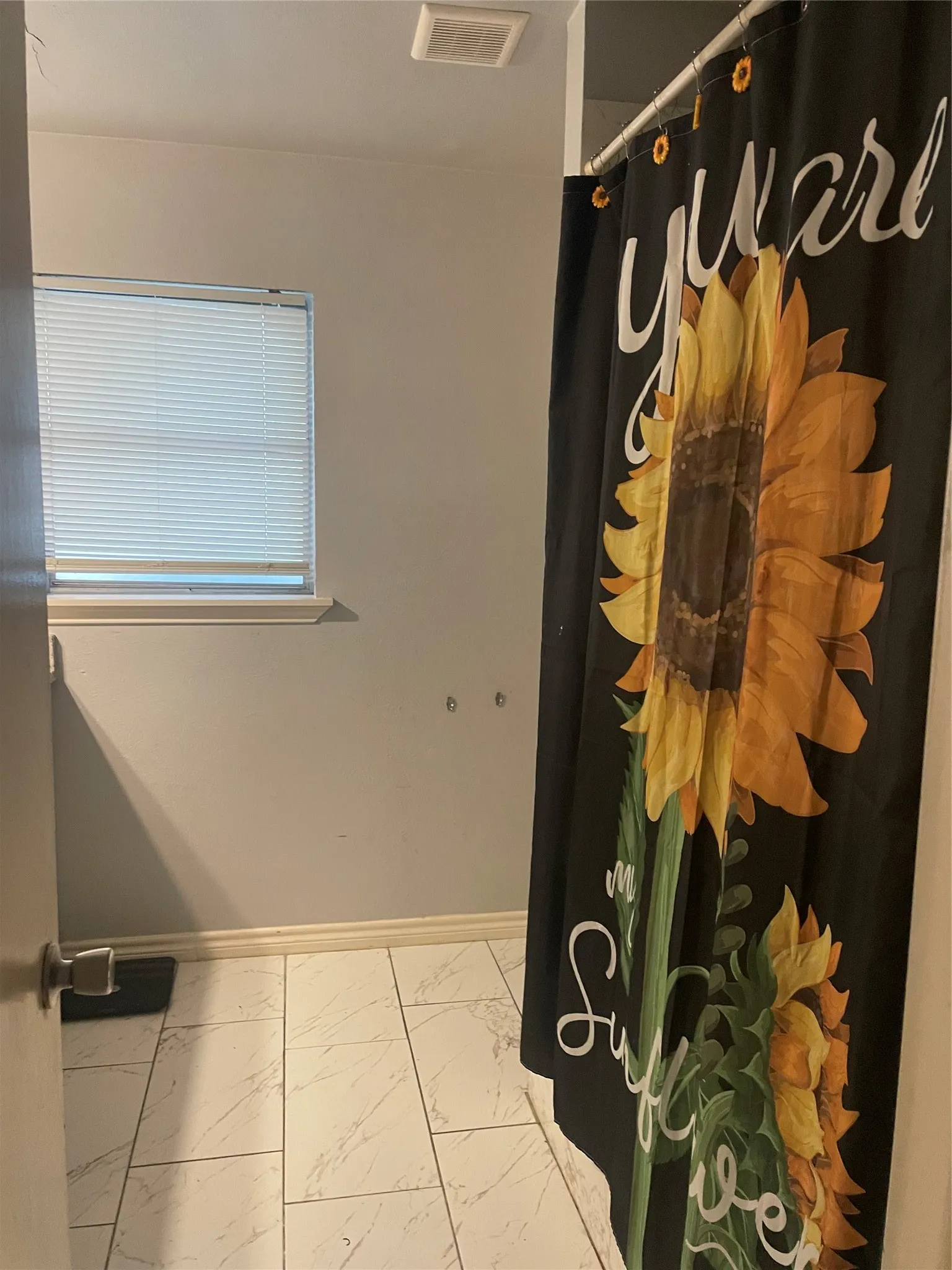 Single Family Residence For Sale in Tarrant County , 236 Hallbrook Drive, Fort Worth, Texas 76134, 3 Bedroom, 2 Bathroom, 2 Garage spaces, 1,851 Sqft, built in 1961, mls#21309955, Real Estate Agent in Fort Worth, Homes For Sale in Tarrant county, Homes For Sale in Fort Worth, Realtor in Fort Worth Texas, Real Estate Brokerage Independent Realty Texas, Luminita Cordes Realtor