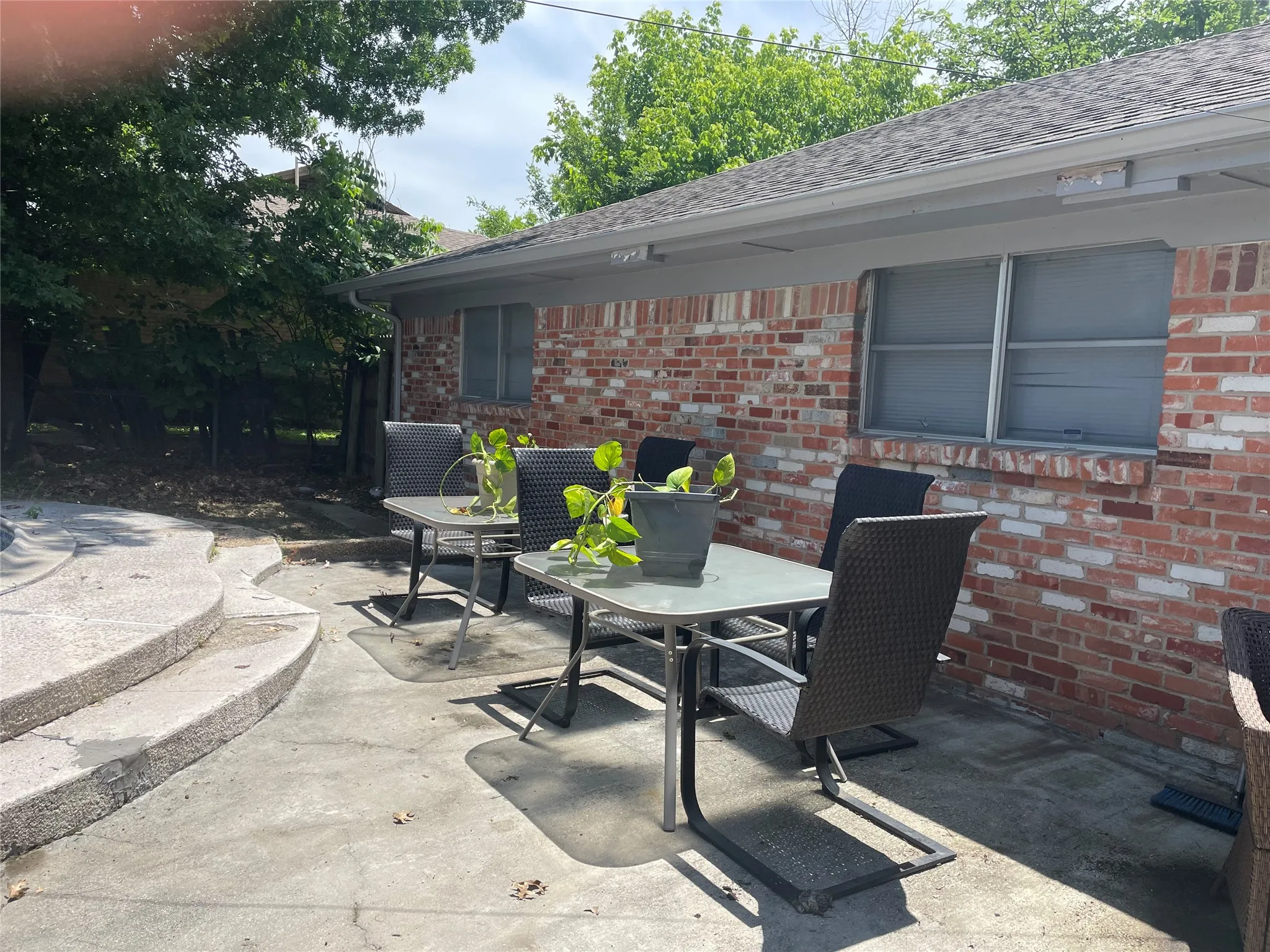 Single Family Residence For Sale in Tarrant County , 236 Hallbrook Drive, Fort Worth, Texas 76134, 3 Bedroom, 2 Bathroom, 2 Garage spaces, 1,851 Sqft, built in 1961, mls#21309955, Real Estate Agent in Fort Worth, Homes For Sale in Tarrant county, Homes For Sale in Fort Worth, Realtor in Fort Worth Texas, Real Estate Brokerage Independent Realty Texas, Luminita Cordes Realtor
