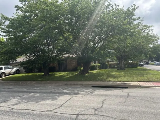 Single Family Residence For Sale in Tarrant County , 236 Hallbrook Drive, Fort Worth, Texas 76134, 3 Bedroom, 2 Bathroom, 2 Garage spaces, 1,851 Sqft, built in 1961, mls#21309955, Real Estate Agent in Fort Worth, Homes For Sale in Tarrant county, Homes For Sale in Fort Worth, Realtor in Fort Worth Texas, Real Estate Brokerage Independent Realty Texas, Luminita Cordes Realtor