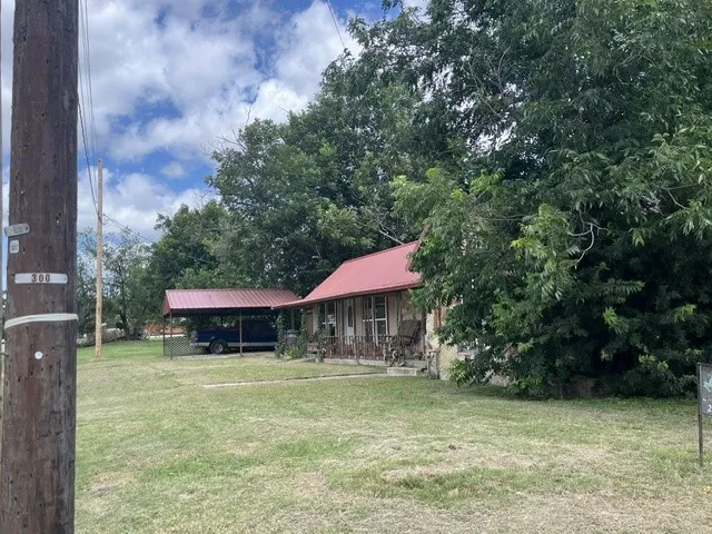 Single Family Residence For Sale in Hamilton County , 208 E 3rd Street, Hico, Texas 76457, 3 Bedroom, 1 Bathroom, Garage spaces, 1,653 Sqft, built in 1945, mls#21318434, Real Estate Agent in Hico, Homes For Sale in Hamilton county, Homes For Sale in Hico, Realtor in Hico Texas, Real Estate Brokerage Independent Realty Texas, Luminita Cordes Realtor