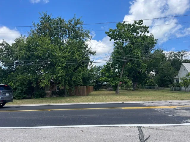 Single Family Residence For Sale in Hamilton County , 208 E 3rd Street, Hico, Texas 76457, 3 Bedroom, 1 Bathroom, Garage spaces, 1,653 Sqft, built in 1945, mls#21318434, Real Estate Agent in Hico, Homes For Sale in Hamilton county, Homes For Sale in Hico, Realtor in Hico Texas, Real Estate Brokerage Independent Realty Texas, Luminita Cordes Realtor
