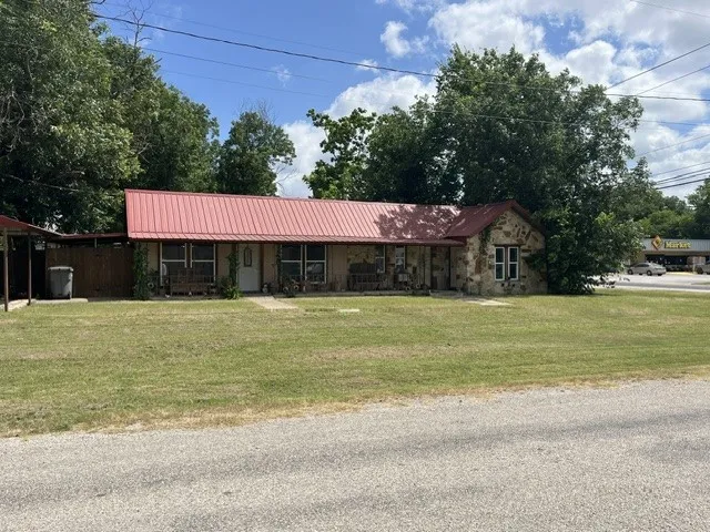 Single Family Residence For Sale in Hamilton County , 208 E 3rd Street, Hico, Texas 76457, 3 Bedroom, 1 Bathroom, Garage spaces, 1,653 Sqft, built in 1945, mls#21318434, Real Estate Agent in Hico, Homes For Sale in Hamilton county, Homes For Sale in Hico, Realtor in Hico Texas, Real Estate Brokerage Independent Realty Texas, Luminita Cordes Realtor