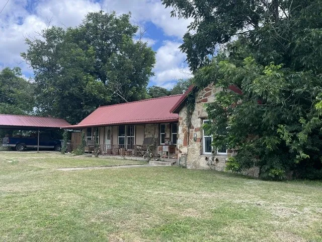 Single Family Residence For Sale in Hamilton County , 208 E 3rd Street, Hico, Texas 76457, 3 Bedroom, 1 Bathroom, Garage spaces, 1,653 Sqft, built in 1945, mls#21318434, Real Estate Agent in Hico, Homes For Sale in Hamilton county, Homes For Sale in Hico, Realtor in Hico Texas, Real Estate Brokerage Independent Realty Texas, Luminita Cordes Realtor