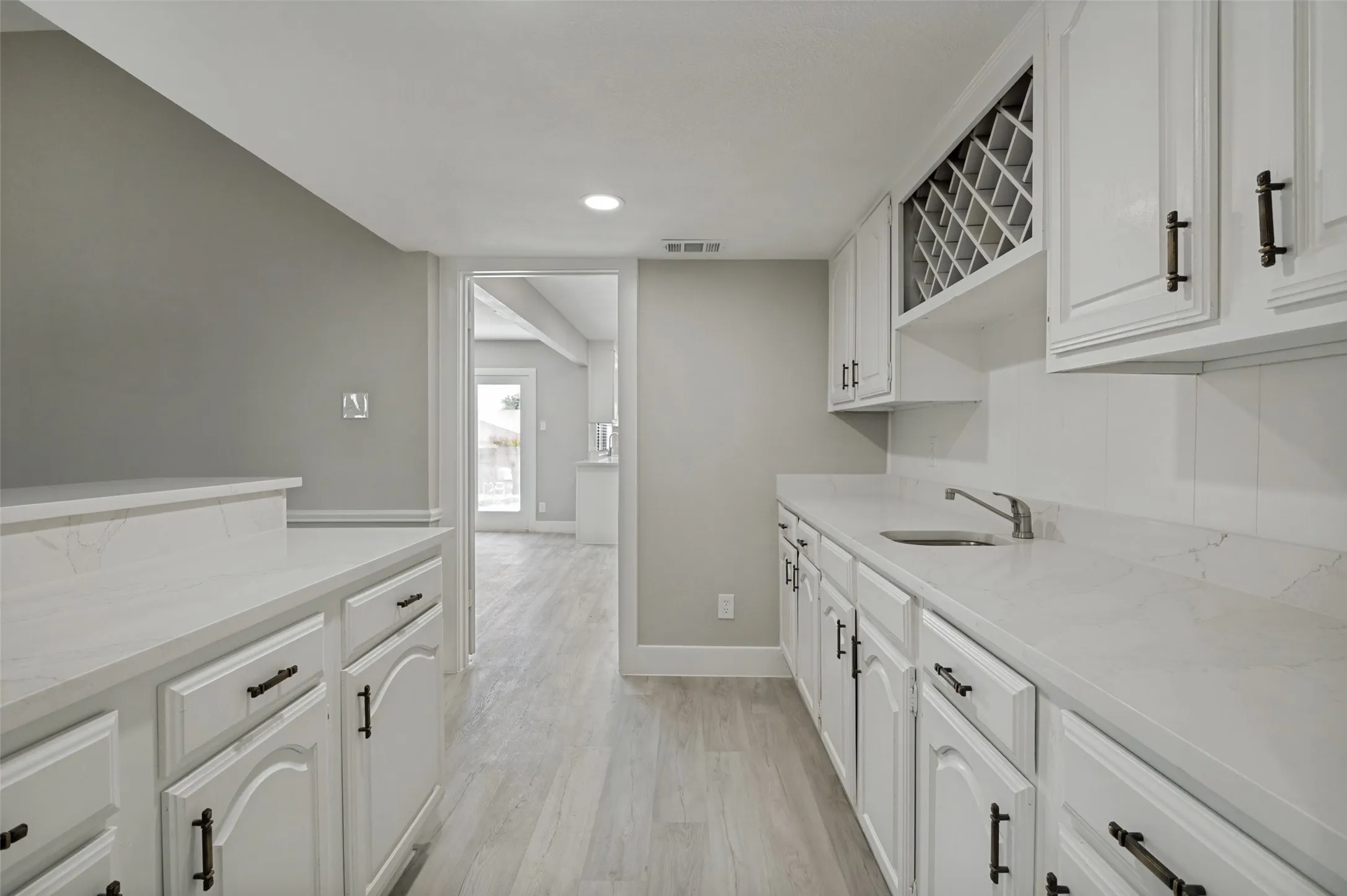Single Family Residence For Sale in Dallas County , 7334 Oakmore Drive, Dallas, Texas 75249, 4 Bedroom, 2 Bathroom, 2 Garage spaces, 2,083 Sqft, built in 1979, mls#21301922, Real Estate Agent in Dallas, Homes For Sale in Dallas county, Homes For Sale in Dallas, Realtor in Dallas Texas, Real Estate Brokerage Independent Realty Texas, Luminita Cordes Realtor