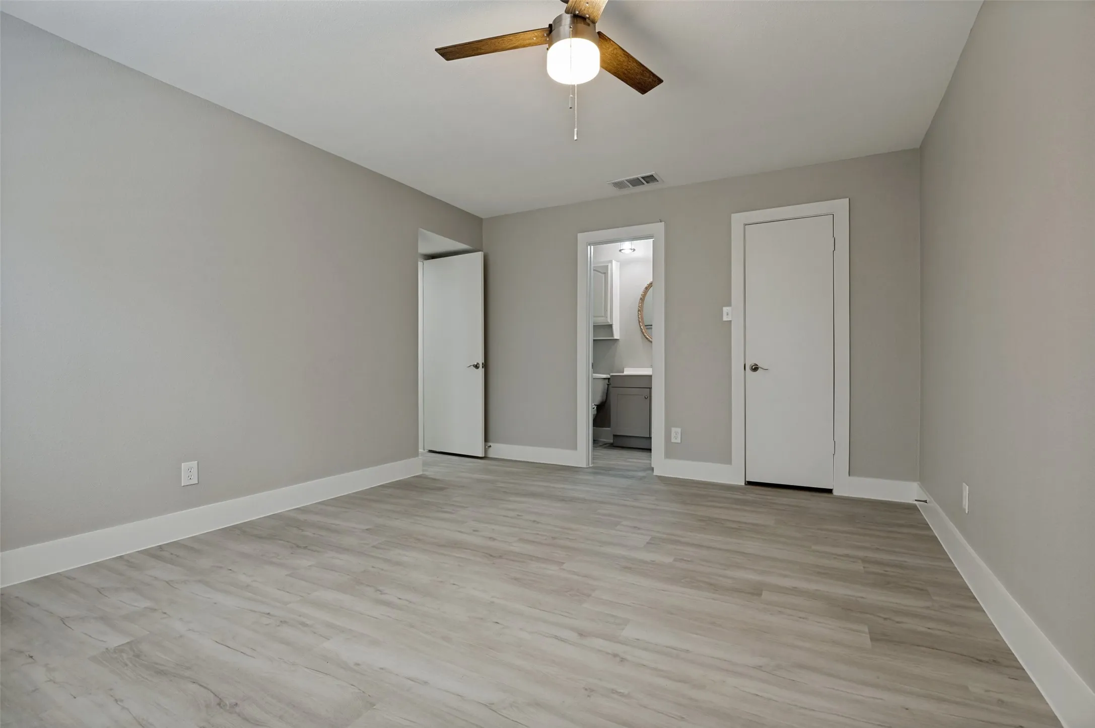 Single Family Residence For Sale in Dallas County , 7334 Oakmore Drive, Dallas, Texas 75249, 4 Bedroom, 2 Bathroom, 2 Garage spaces, 2,083 Sqft, built in 1979, mls#21301922, Real Estate Agent in Dallas, Homes For Sale in Dallas county, Homes For Sale in Dallas, Realtor in Dallas Texas, Real Estate Brokerage Independent Realty Texas, Luminita Cordes Realtor