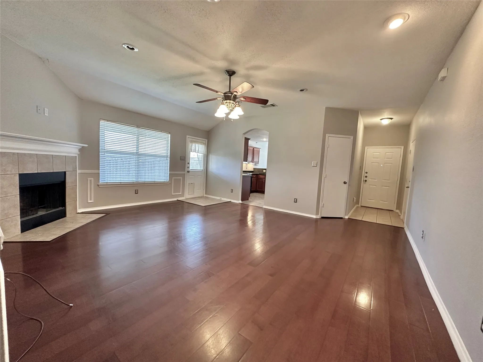 Single Family Residence For Rent in Tarrant County , 4905 Spur Ridge Court, Fort Worth, Texas 76244, 3 Bedroom, 2 Bathroom, 2 Garage spaces, 1,532 Sqft, built in 2002, mls#21318446, Real Estate Agent in Fort Worth, Homes For Rent in Tarrant county, Homes For Rent in Fort Worth, Realtor in Fort Worth Texas, Real Estate Brokerage Independent Realty Texas, Luminita Cordes Realtor