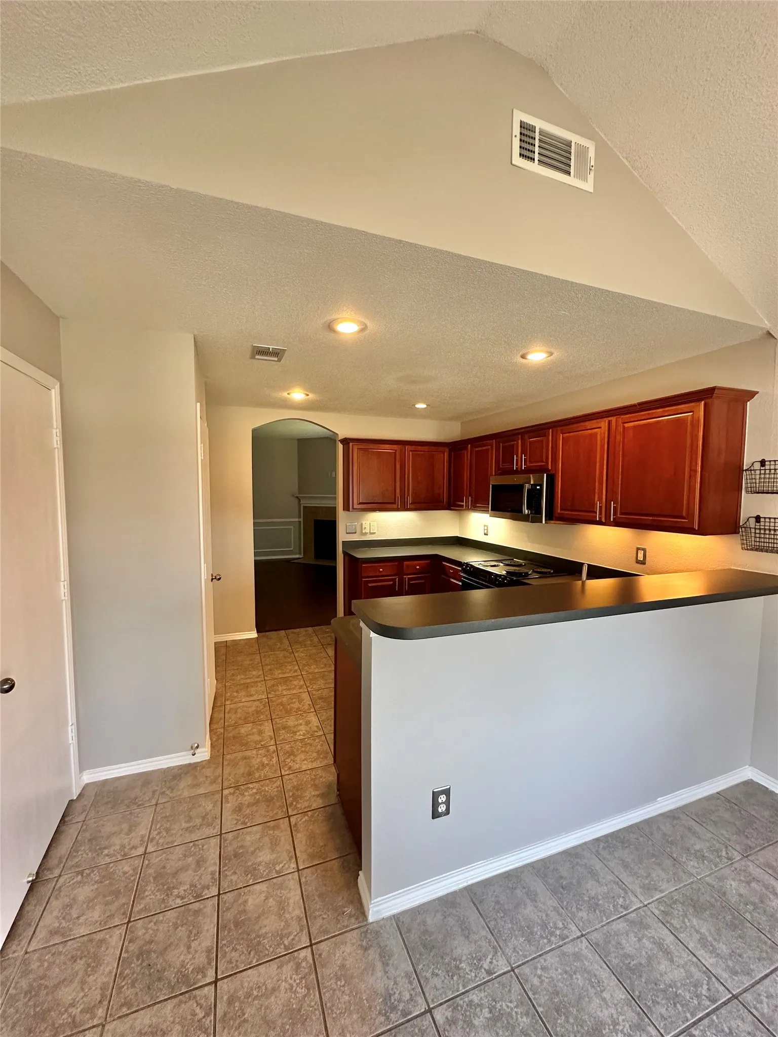 Single Family Residence For Rent in Tarrant County , 4905 Spur Ridge Court, Fort Worth, Texas 76244, 3 Bedroom, 2 Bathroom, 2 Garage spaces, 1,532 Sqft, built in 2002, mls#21318446, Real Estate Agent in Fort Worth, Homes For Rent in Tarrant county, Homes For Rent in Fort Worth, Realtor in Fort Worth Texas, Real Estate Brokerage Independent Realty Texas, Luminita Cordes Realtor