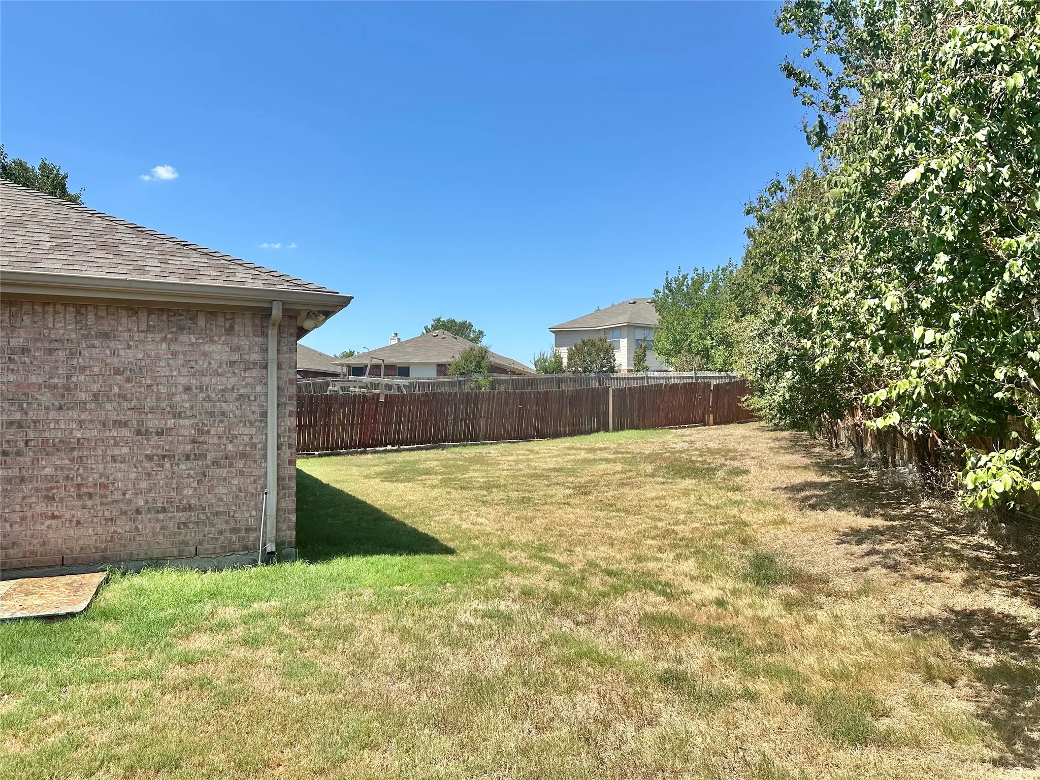Single Family Residence For Rent in Tarrant County , 4905 Spur Ridge Court, Fort Worth, Texas 76244, 3 Bedroom, 2 Bathroom, 2 Garage spaces, 1,532 Sqft, built in 2002, mls#21318446, Real Estate Agent in Fort Worth, Homes For Rent in Tarrant county, Homes For Rent in Fort Worth, Realtor in Fort Worth Texas, Real Estate Brokerage Independent Realty Texas, Luminita Cordes Realtor
