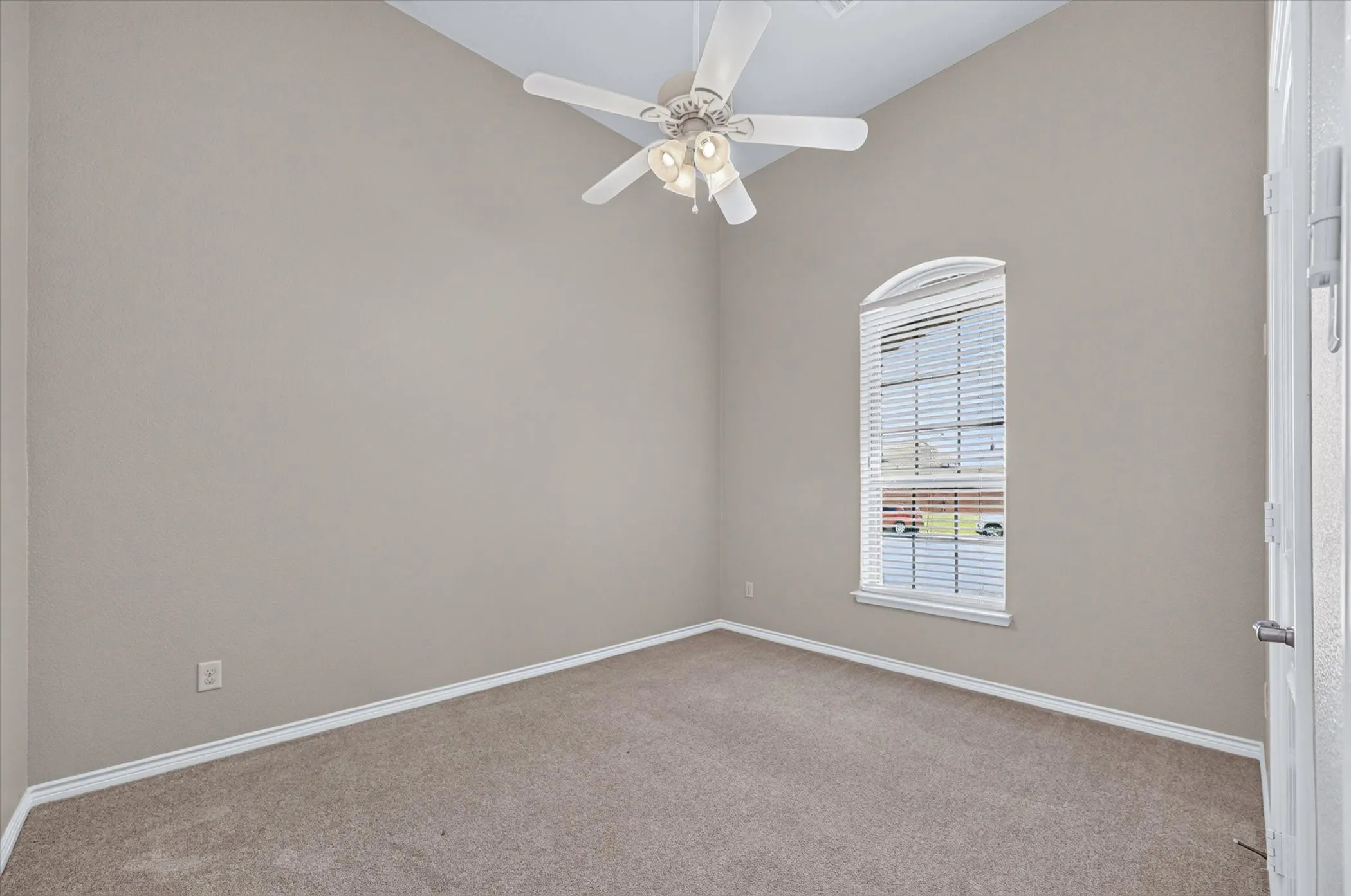 Single Family Residence For Sale in Rockwall County , 1403 Dhaka Drive, Rockwall, Texas 75087, 4 Bedroom, 2 Bathroom, 2 Garage spaces, 2,555 Sqft, built in 2014, mls#21317800, Real Estate Agent in Rockwall, Homes For Sale in Rockwall county, Homes For Sale in Rockwall, Realtor in Rockwall Texas, Real Estate Brokerage Independent Realty Texas, Luminita Cordes Realtor